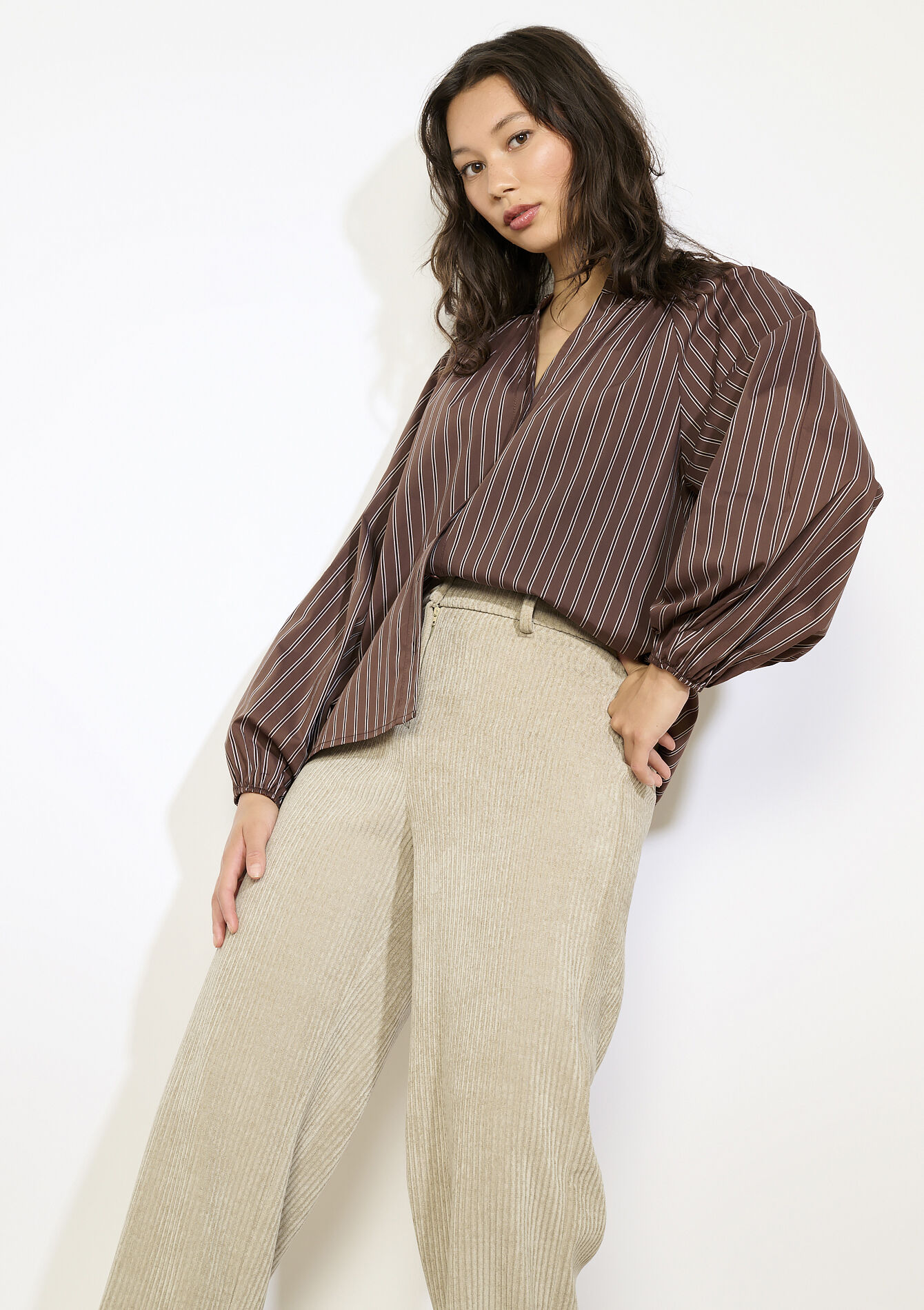 Gestreepte blouse met ballonmouwen - BROWN DARK CHOCOLATE - 05702961_3720