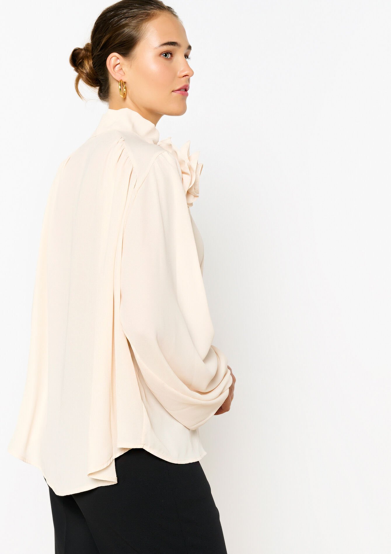 Blouse met bloemenbroche - ECRU PEACH - 05702641_2564