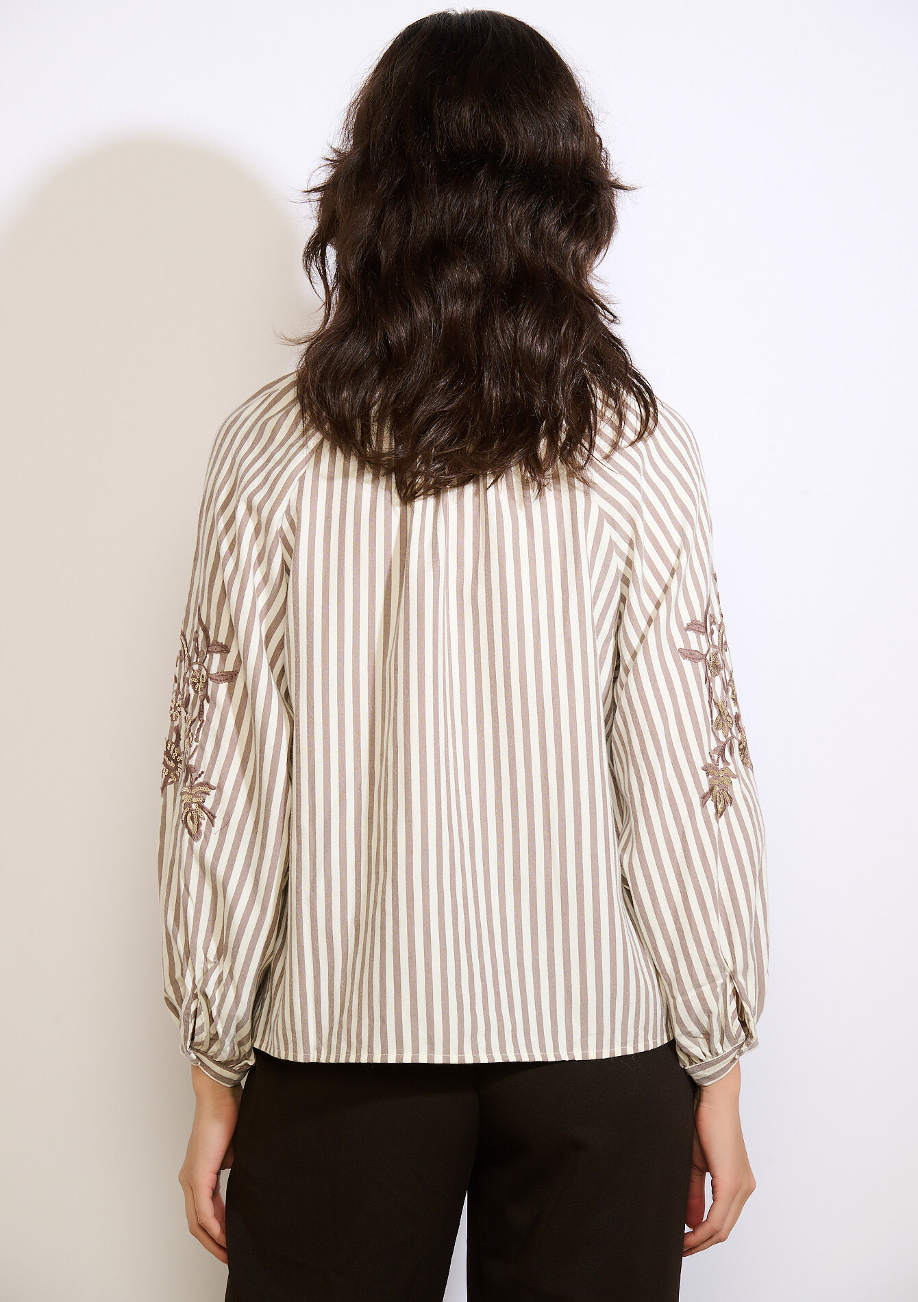 Gestreepte blouse met borduurwerk, Gestreepte blouse met borduurwerk - OFFWHITE - 05702996_1001