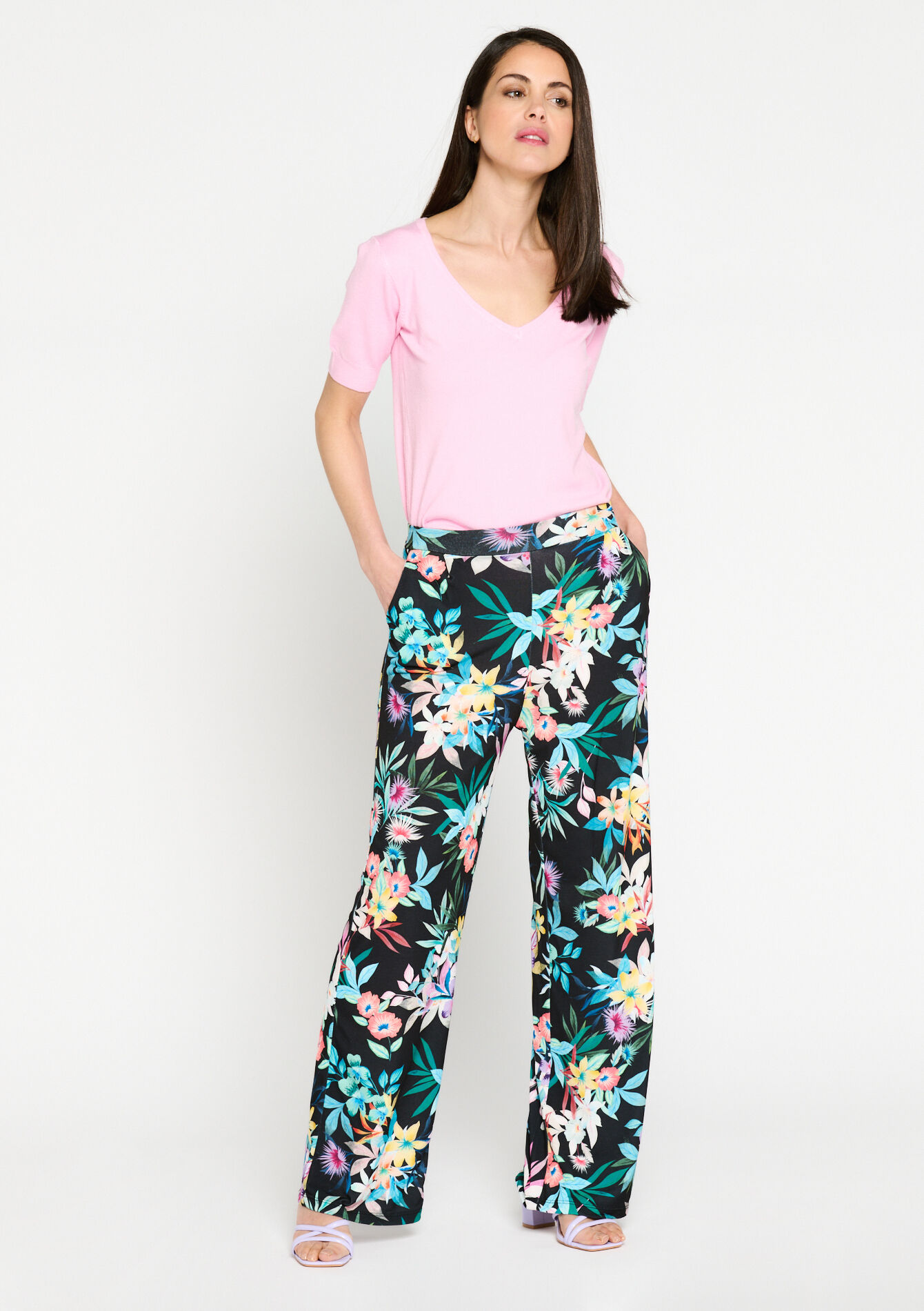 Wide trousers with tropical print - BLACK - 06600746_1119