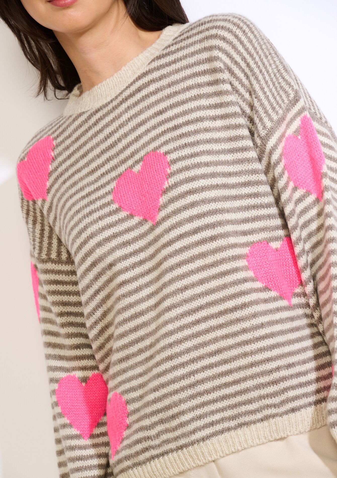Gestreepte trui met hartjes - LT BEIGE - 04007107_2527