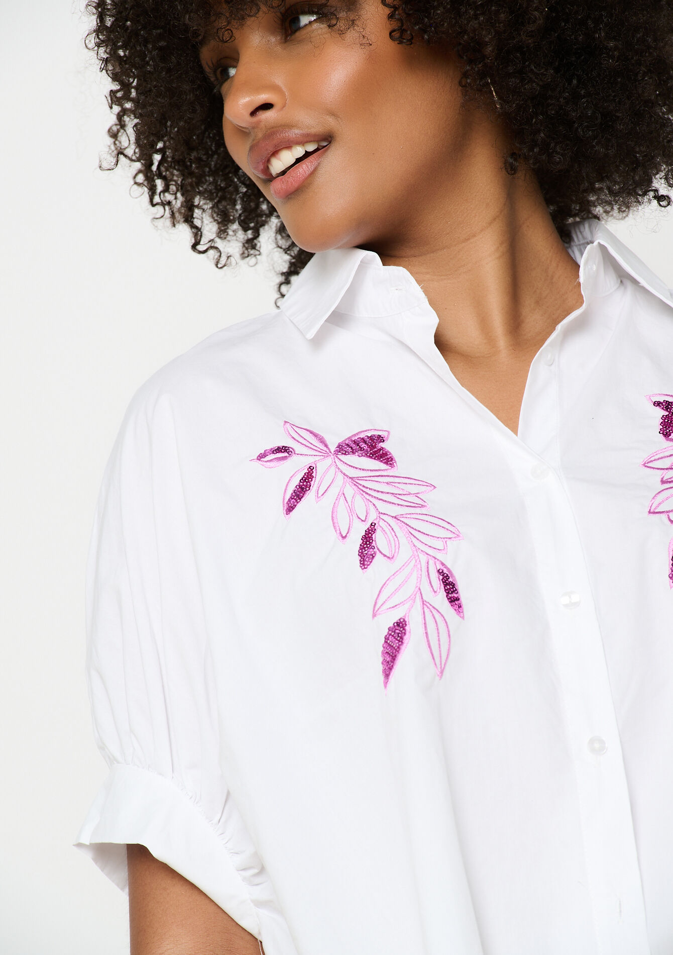 Oversized hemd met borduursel - OPTICAL WHITE - 05702725_1019