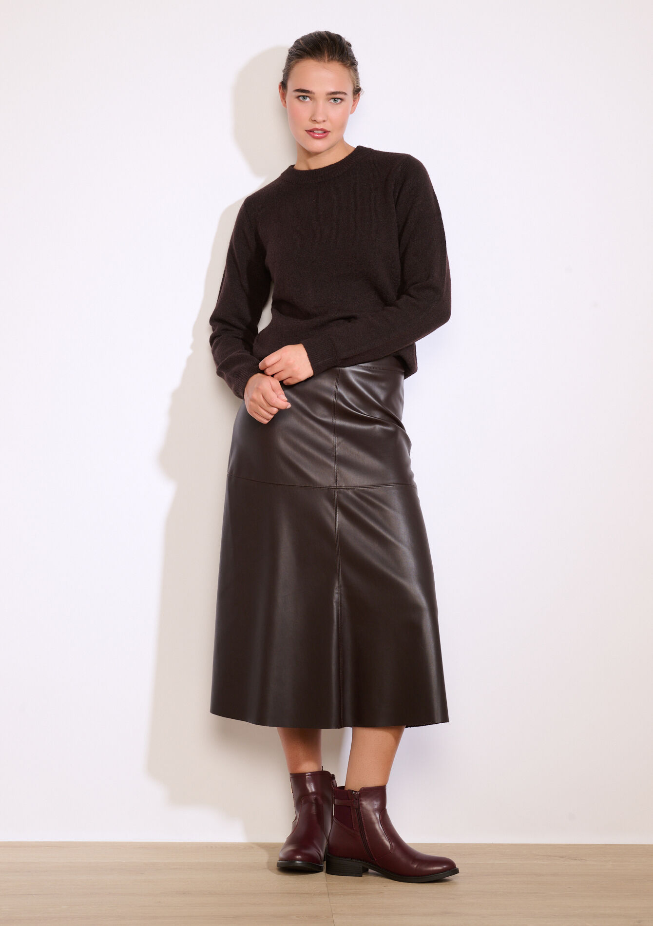 Zachte trui met ronde hals, Zachte trui met ronde hals - BROWN DARK CHOCOLATE - 04006880_3720