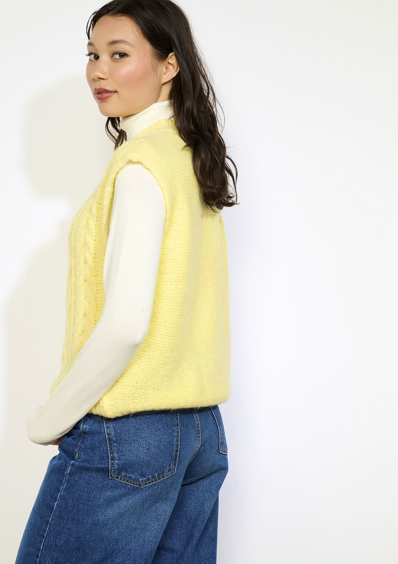 Mouwloos kabelgebreid vest, Mouwloos kabelgebreid vest - YELLOW PASTEL - 04101372_5004