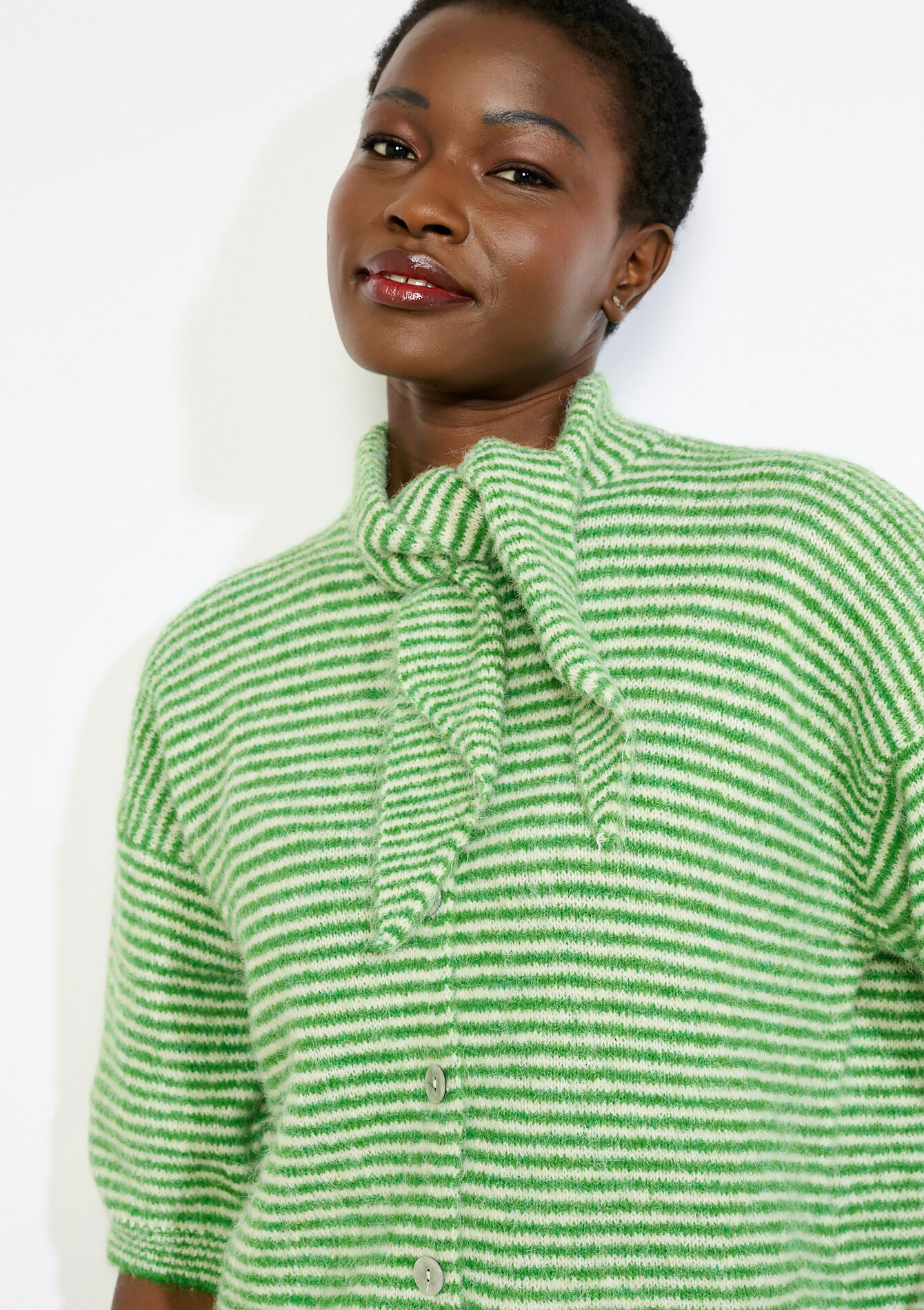 Gestreept vest met strikkraag - GREEN MOSS - 04101450_4504