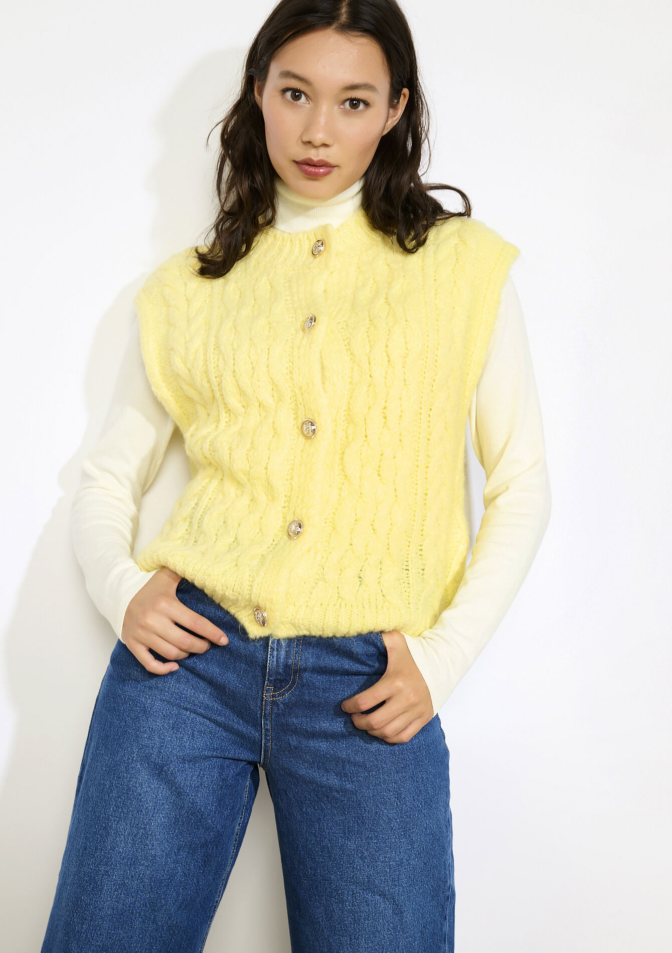 Mouwloos kabelgebreid vest, Mouwloos kabelgebreid vest - YELLOW PASTEL - 04101372_5004