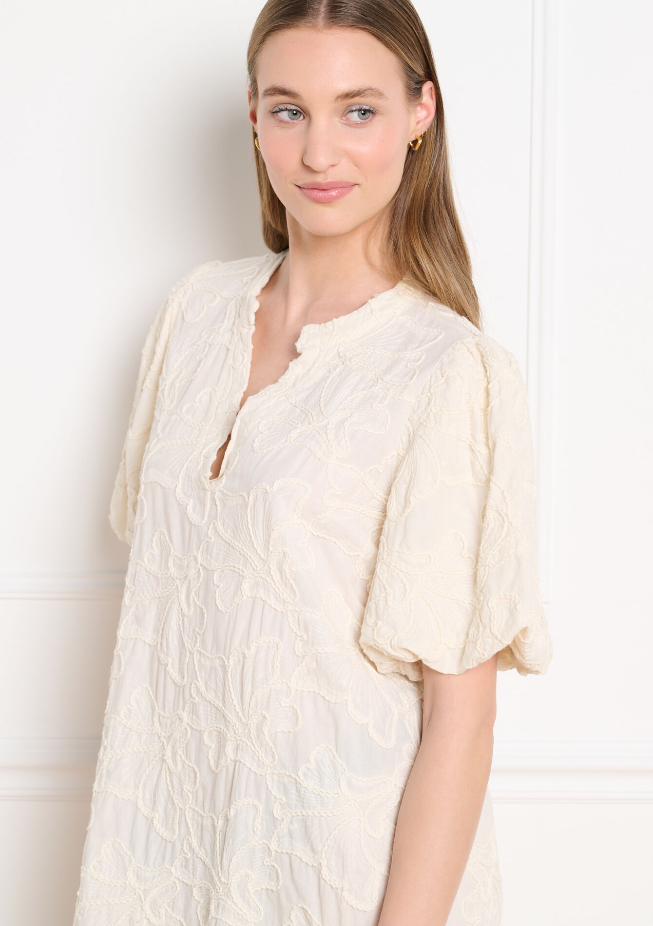 Korte geborduurde jurk - VANILLA WHITE - 08104483_1013