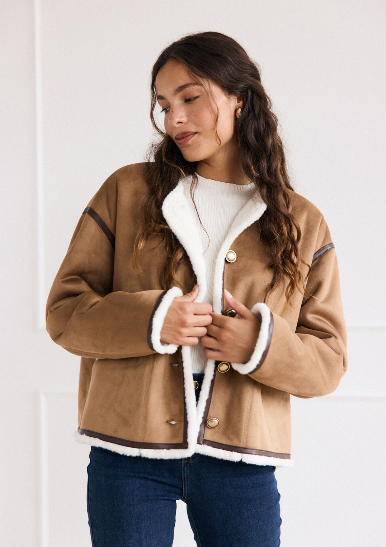 Veste courte en peau lainée, Veste courte en peau lainée - BROWN DARK CHOCOLATE - 23000784_3720