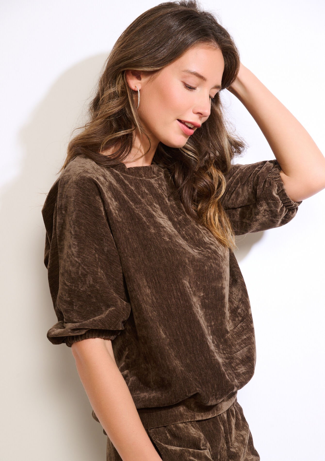 Comfortabele fluwelen sweater - BROWN DARK CHOCOLATE - 03001835_3720