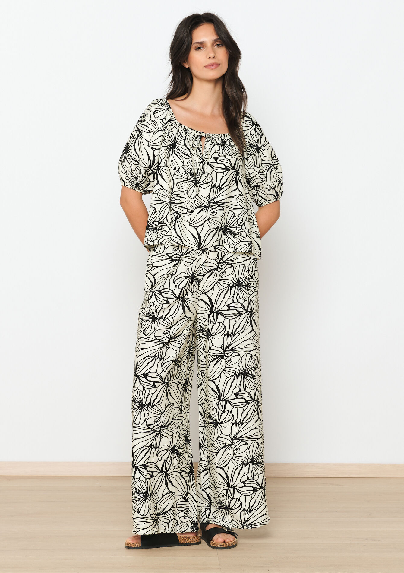 Blouse with floral print - BLACK & WHITE MEL - 05702476_1084