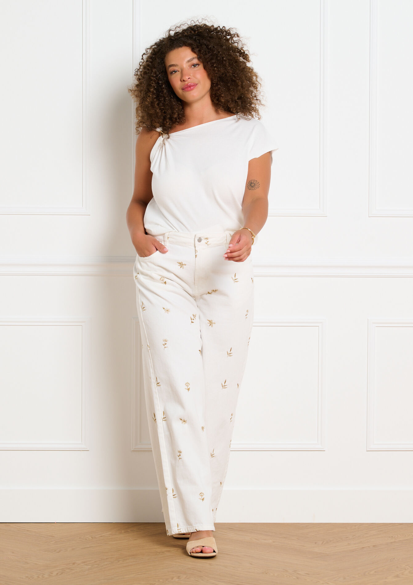 Wijde geborduurde broek, Wijde geborduurde broek, , back