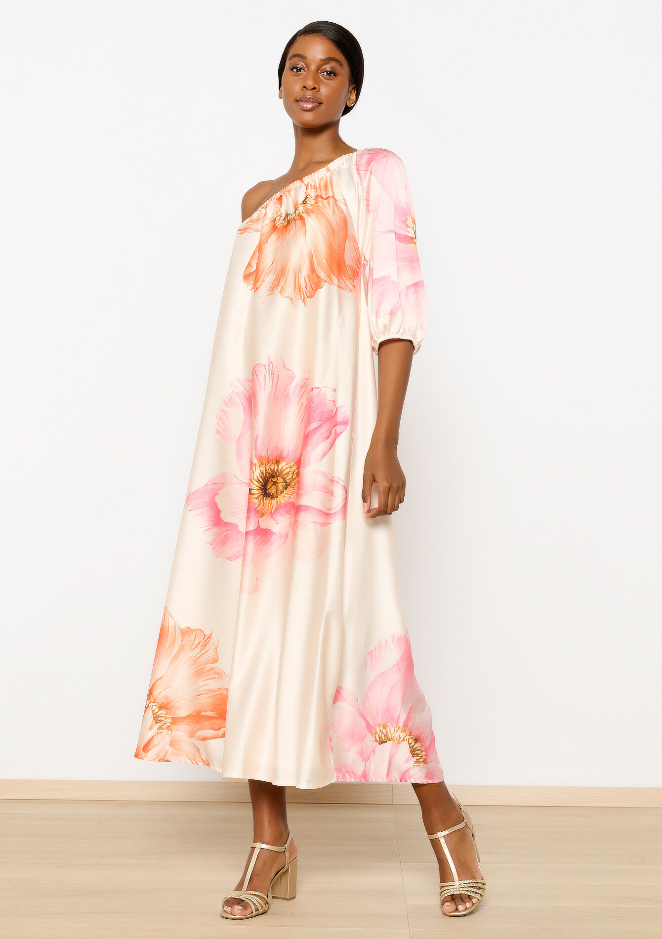 Robe asymétrique en satin avec fleurs, Robe asymétrique en satin avec fleurs - VANILLA WHITE - 08103620_1013