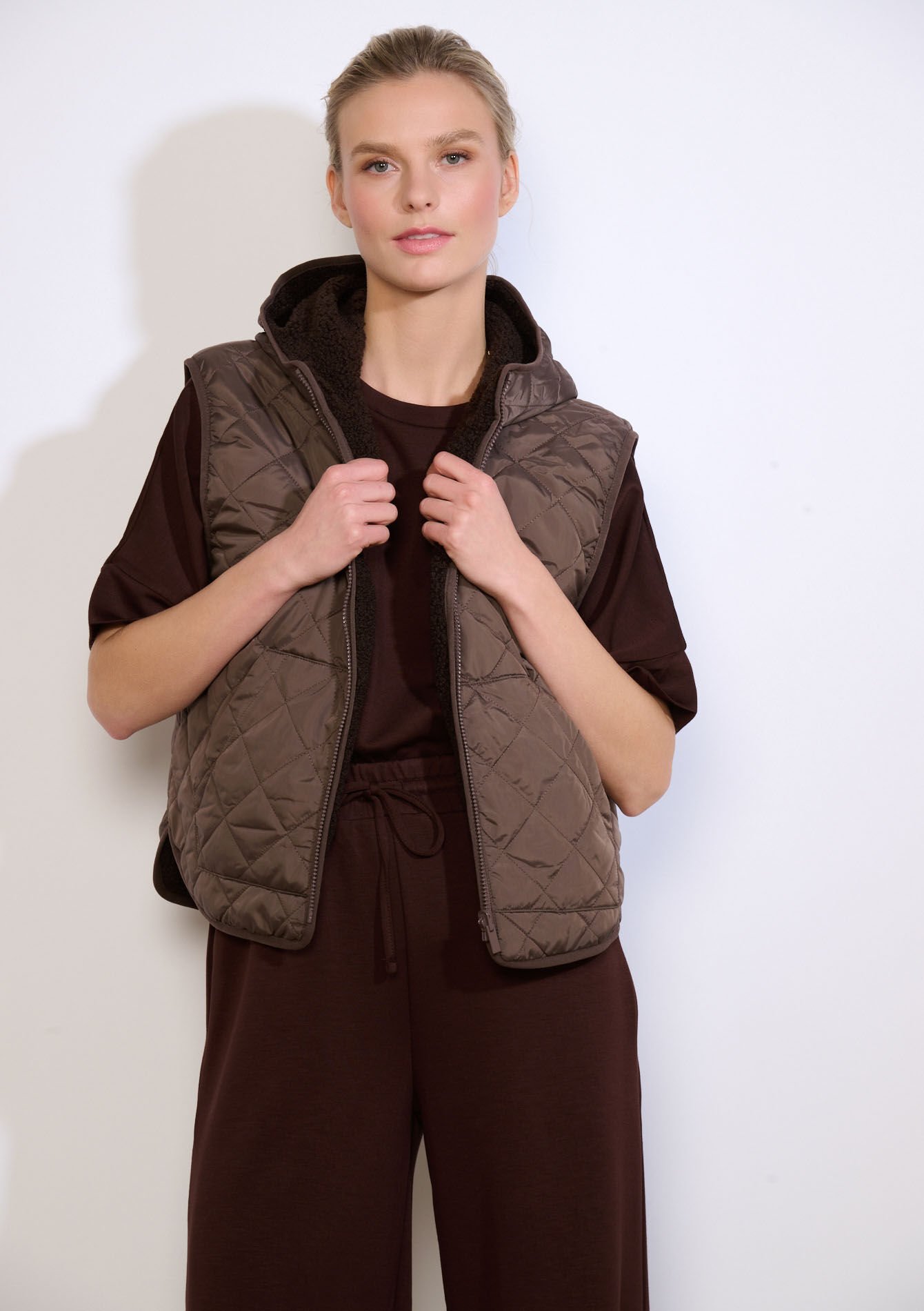 Reversible hooded vest, , back