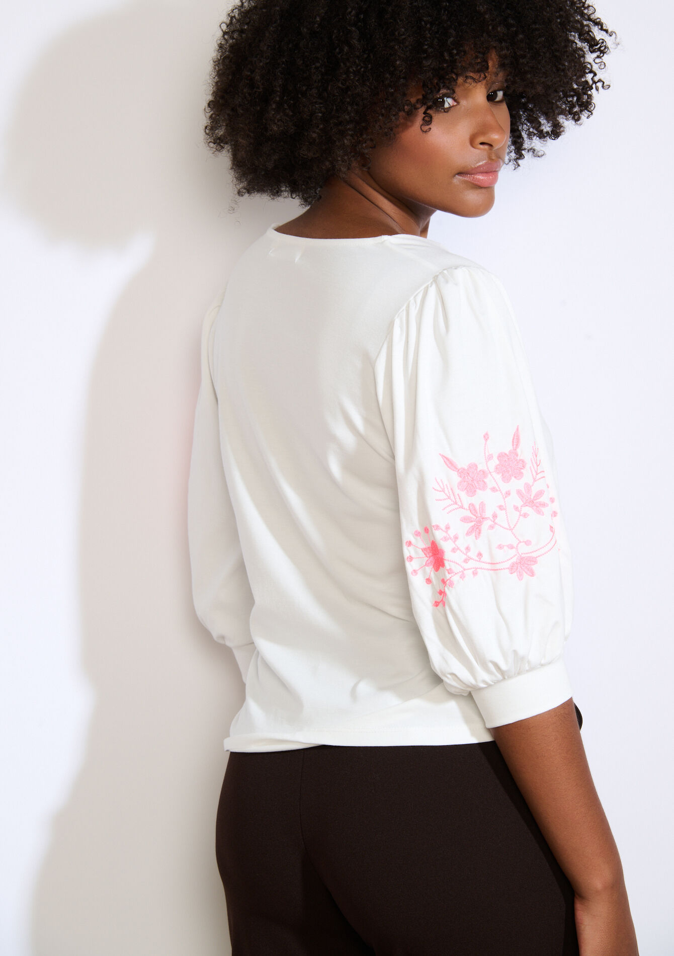 Top met borduursels op de mouwen, Top met borduursels op de mouwen - OFFWHITE - 02301905_1001