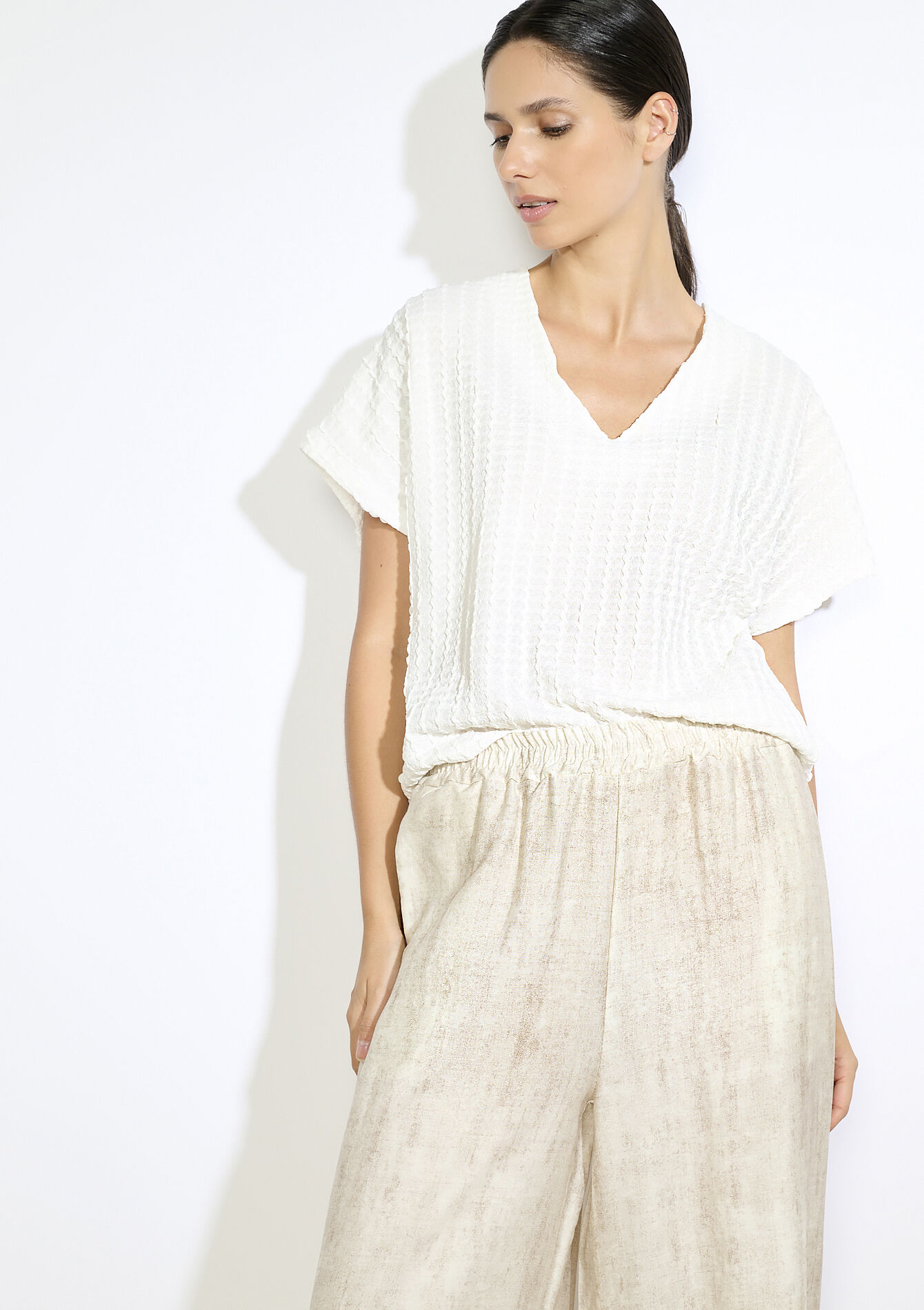 Textured V-neck top - OPTICAL WHITE - 02301876