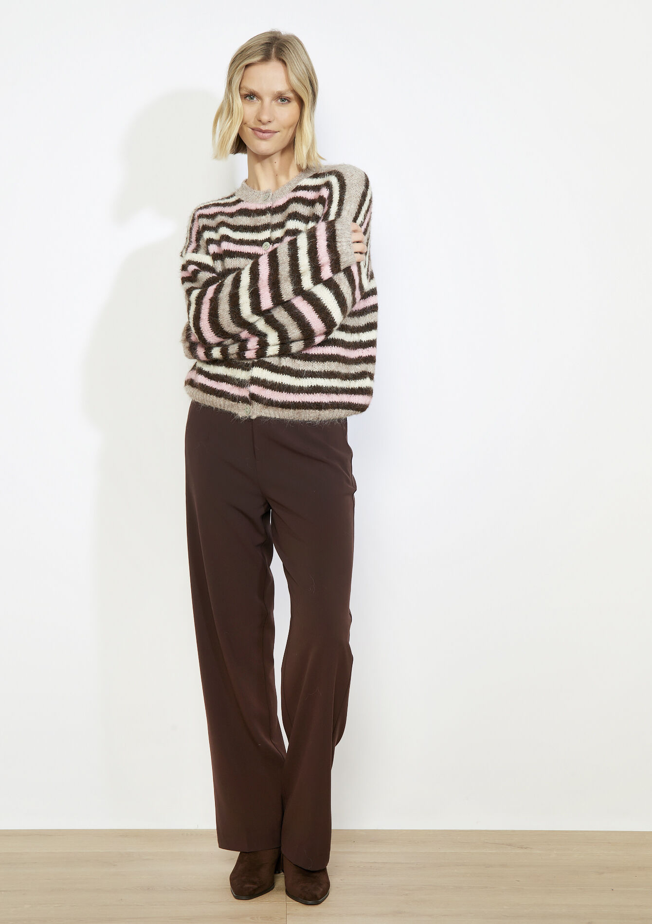 Zacht gestreepte cardigan - BROWN DARK CHOCOLATE - 04101414_3720