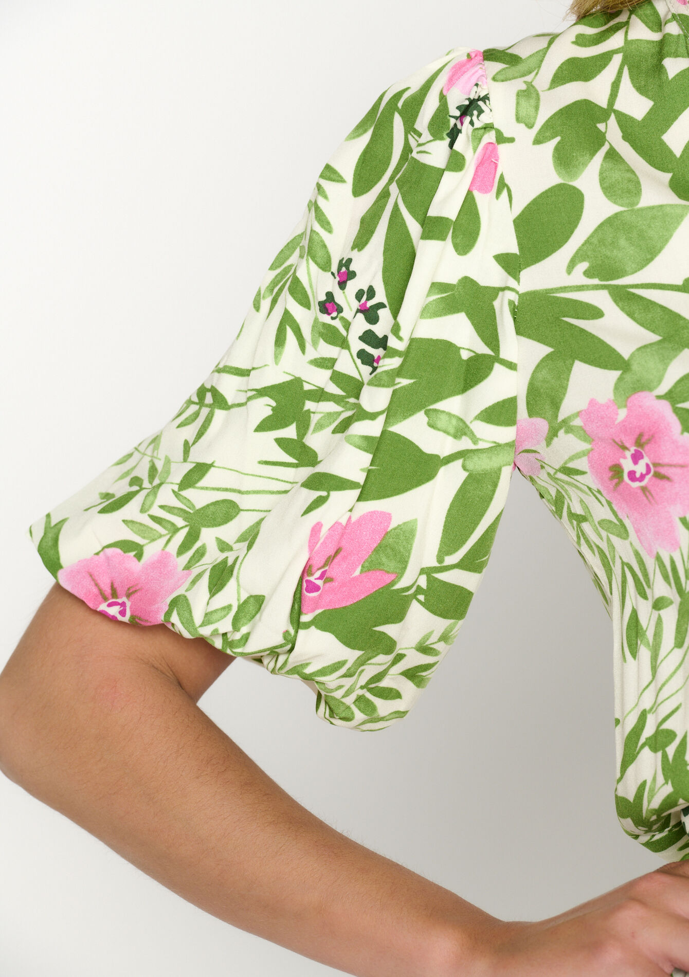 Maxi-jurk met bloemenprint - OPTICAL WHITE - 08602063_1019