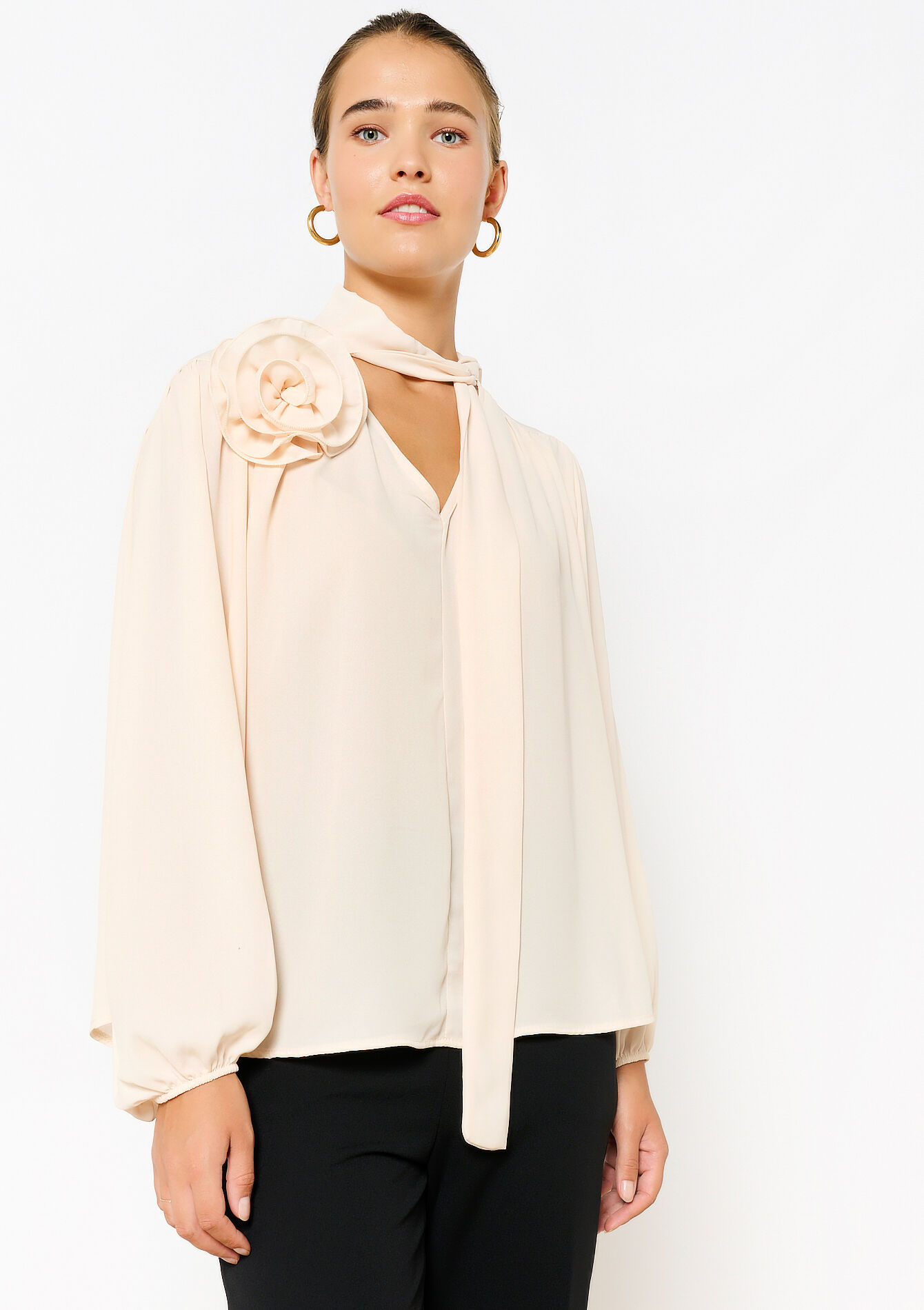 Blouse met bloemenbroche - ECRU PEACH - 05702641_2564