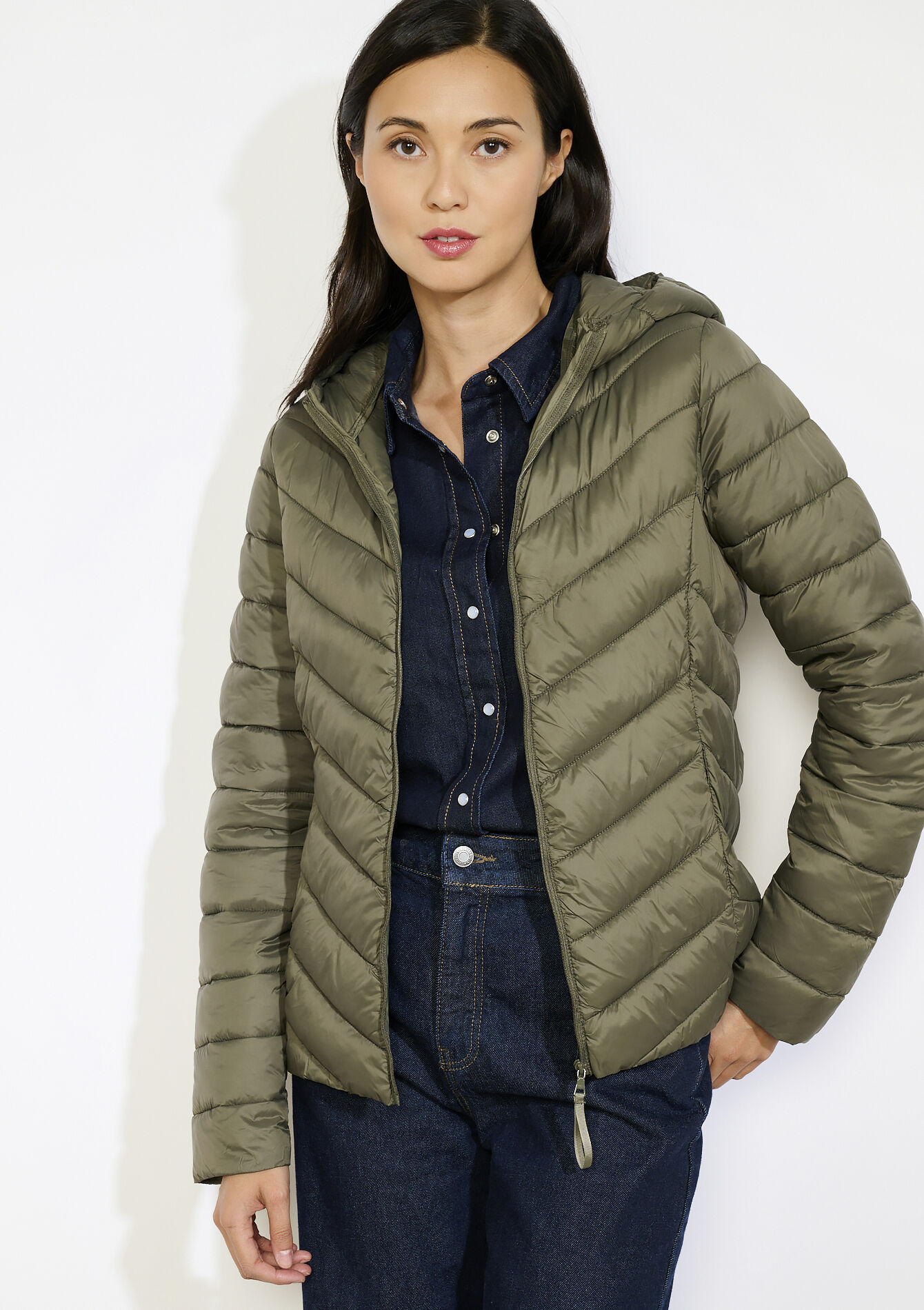 Lichte gewatteerde jas met capuchon, Lichte gewatteerde jas met capuchon - KHAKI MED - 15000526_4327