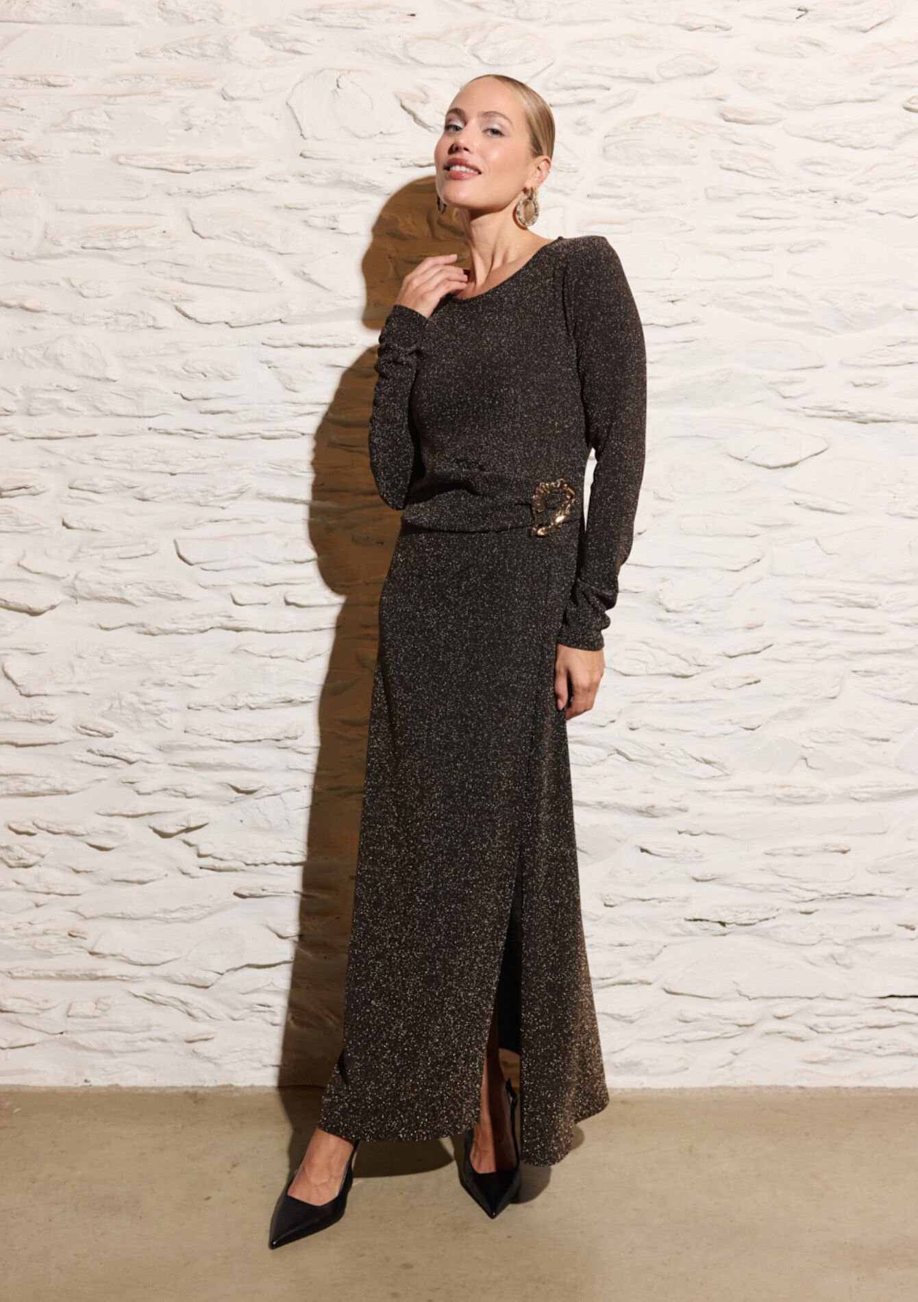 Glanzende maxi-jurk met split - GOLD - 08104416_1058
