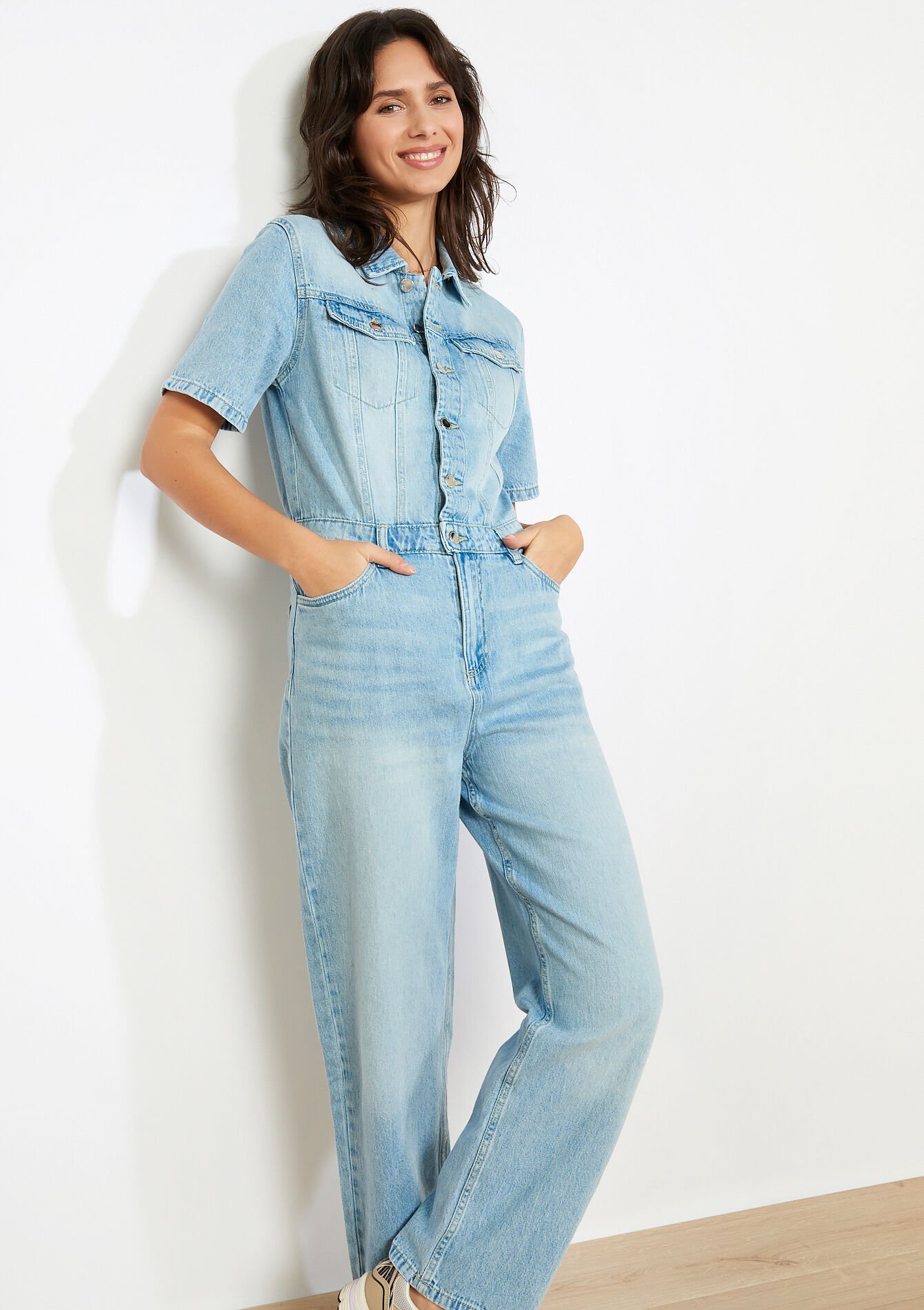 Denim jumpsuit in lichte wassing, , back