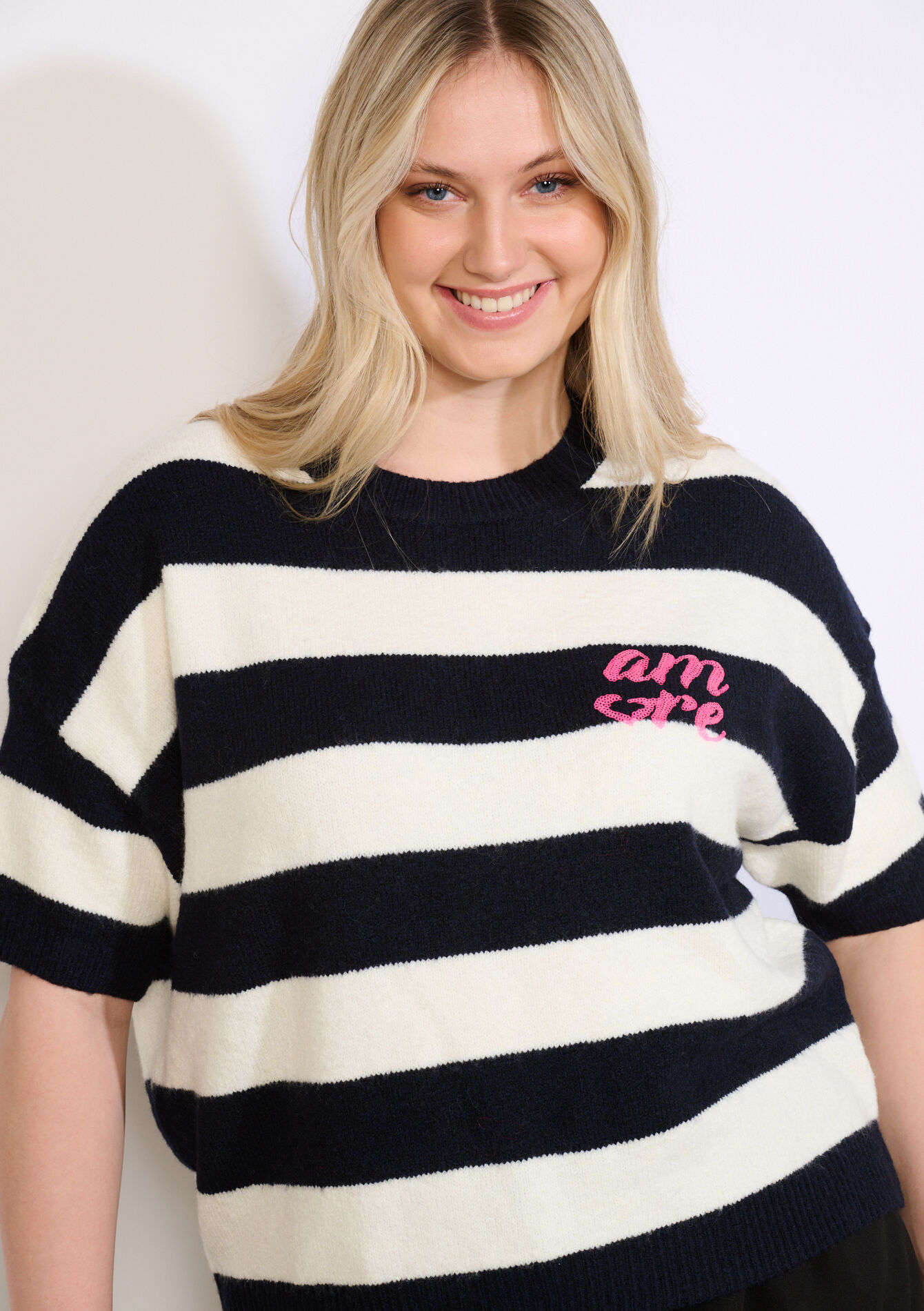 Striped sweater with slogan - NAVY BASIC - 04007172