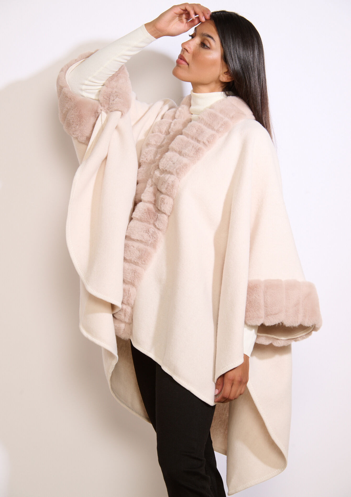 Poncho met imitatiebontdetails, Poncho met imitatiebontdetails - ECRU PEACH - 17101299_2564
