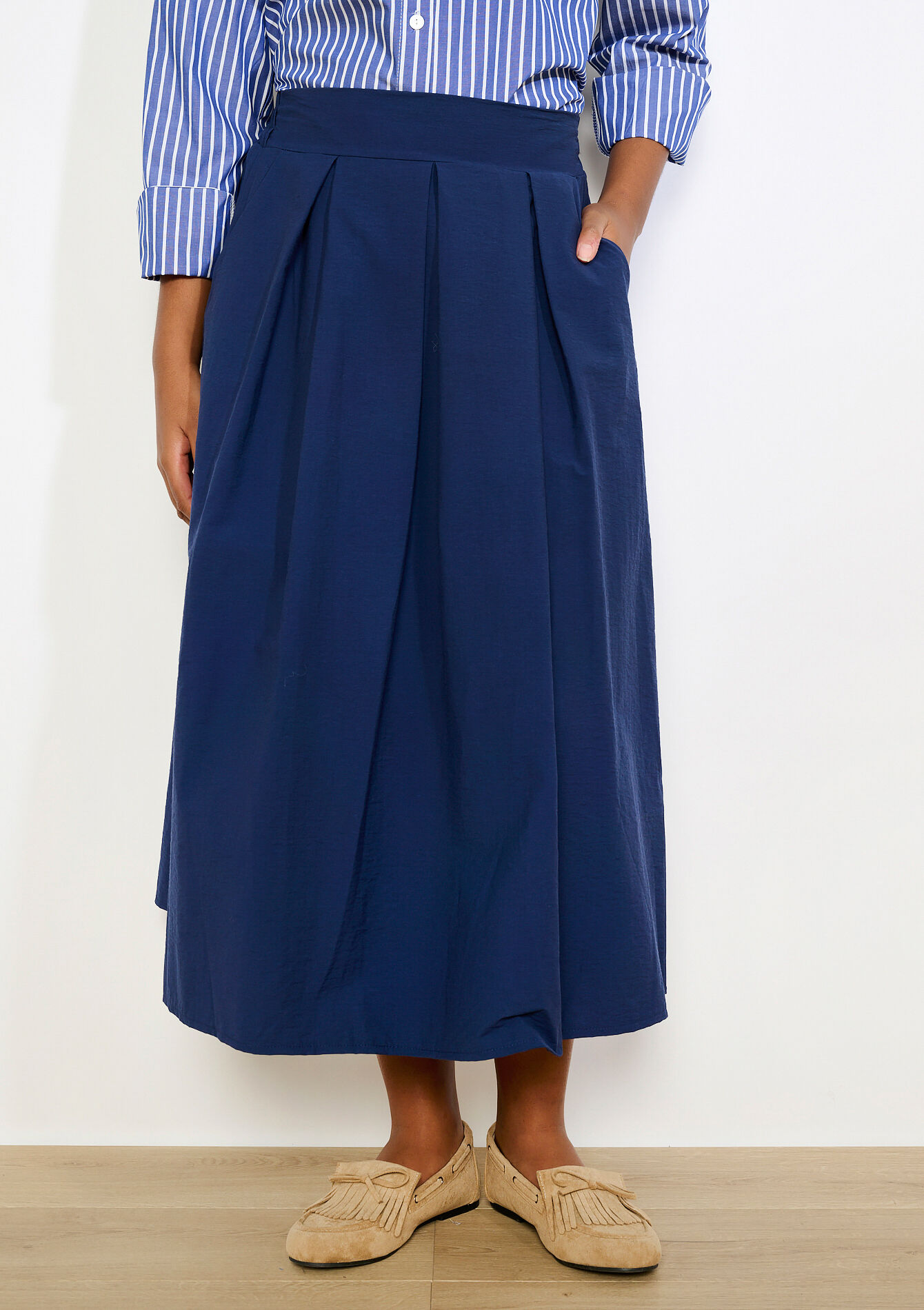 Structured pleated midi skirt - NAVY BASIC - 07101496_2723