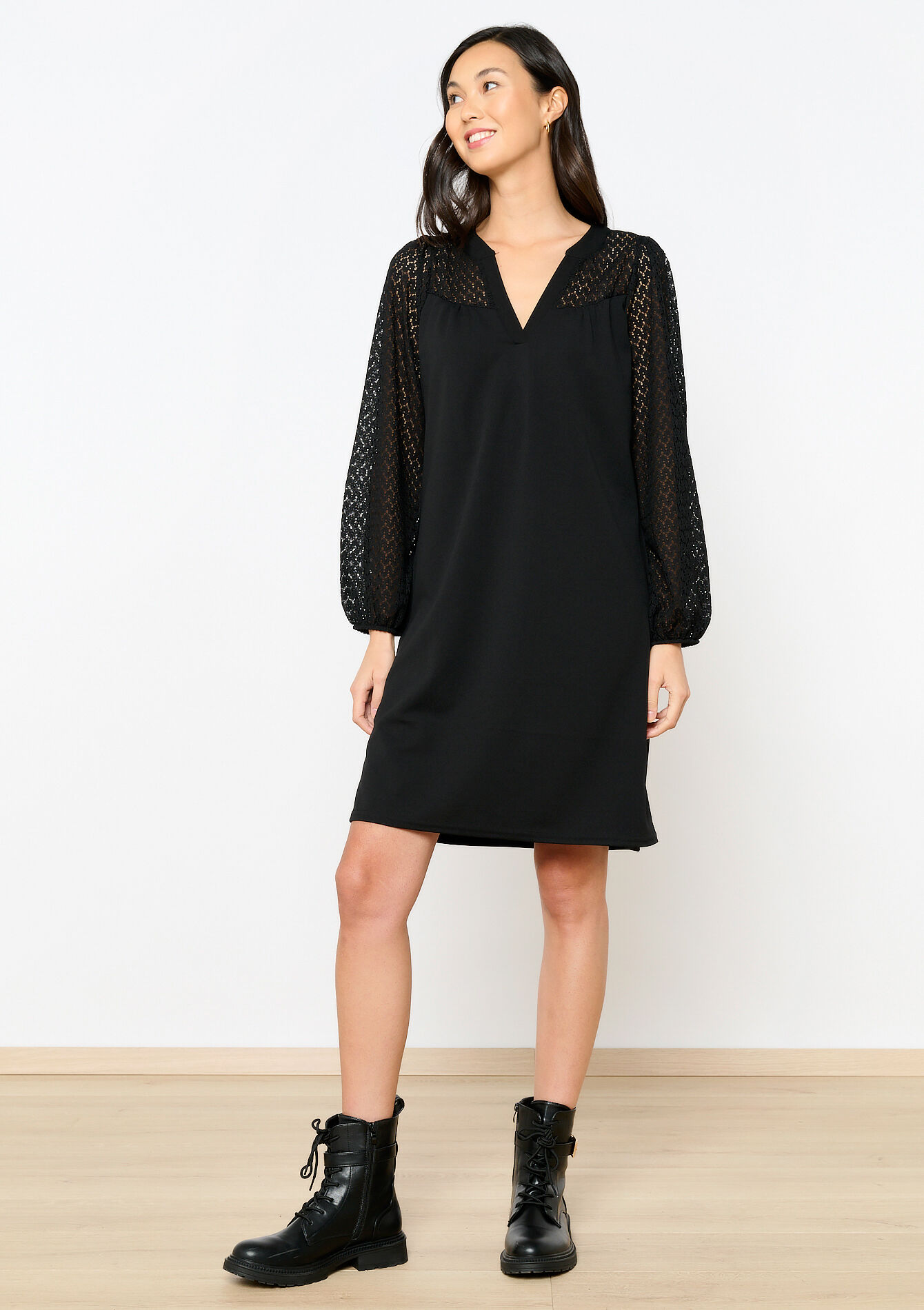 Robe droite avec manches en dentelle, Robe droite avec manches en dentelle - BLACK - 08103448