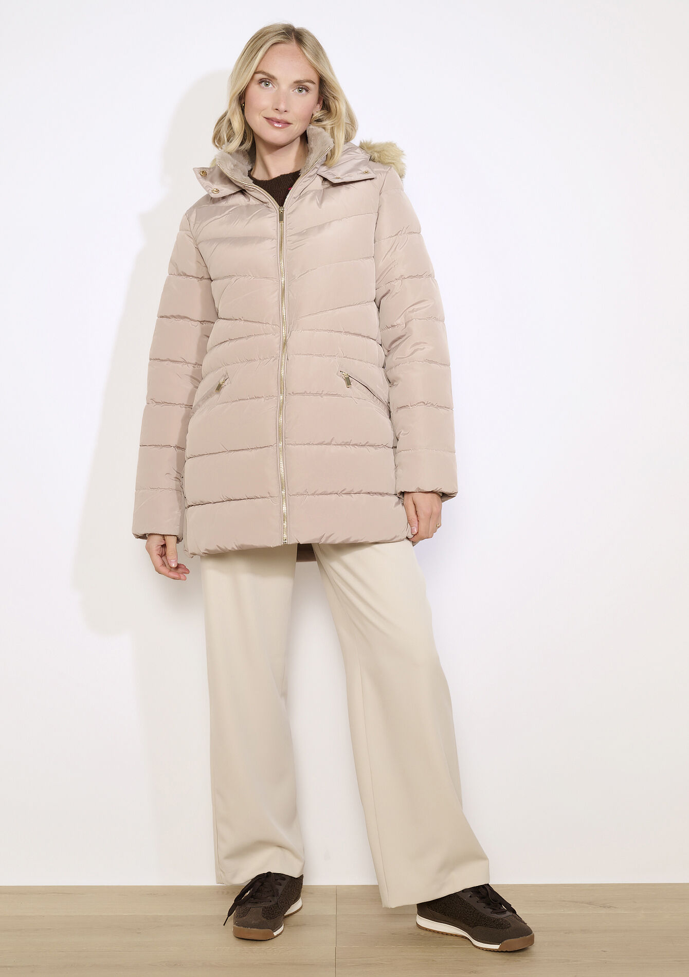 Gewatteerde jas met imitatiebontkap, Gewatteerde jas met imitatiebontkap - LT BEIGE - 23000755_2527