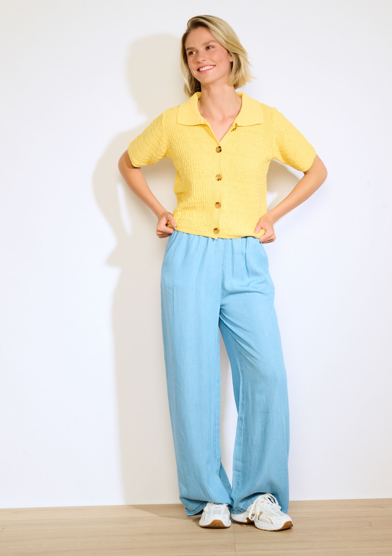 Korte top met textuur - YELLOW PASTEL - 02301827_5004