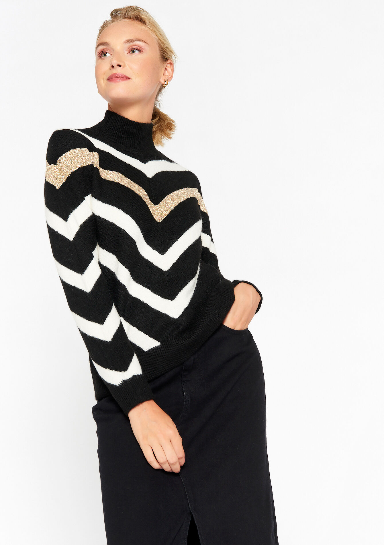 Col roulé avec motif en V - BLACK - 1073639