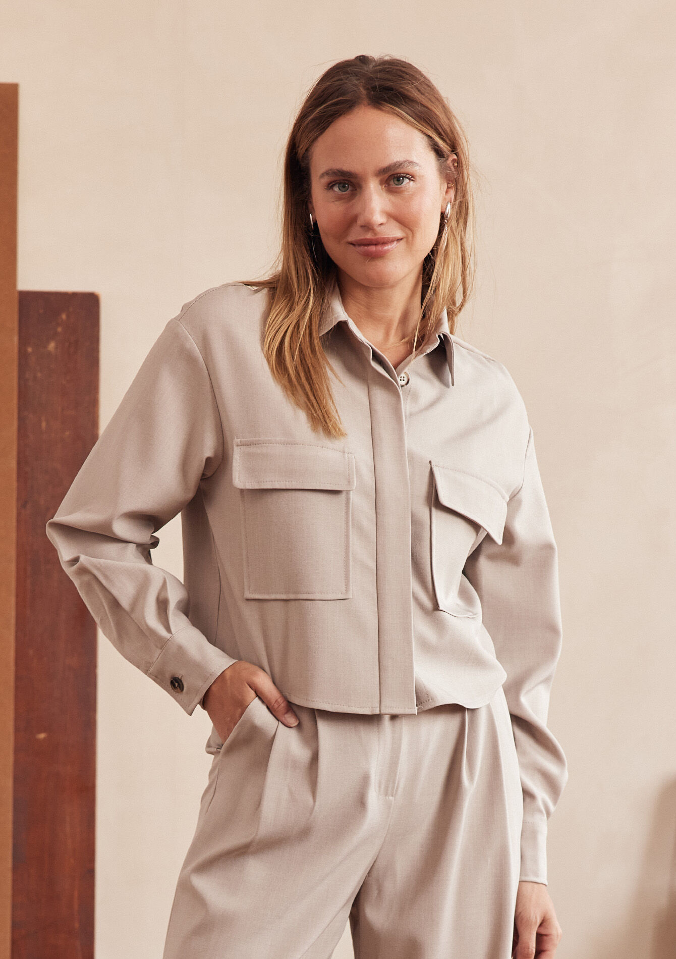 Chemise courte avec poches - BEIGE SAND - 05702633_1940