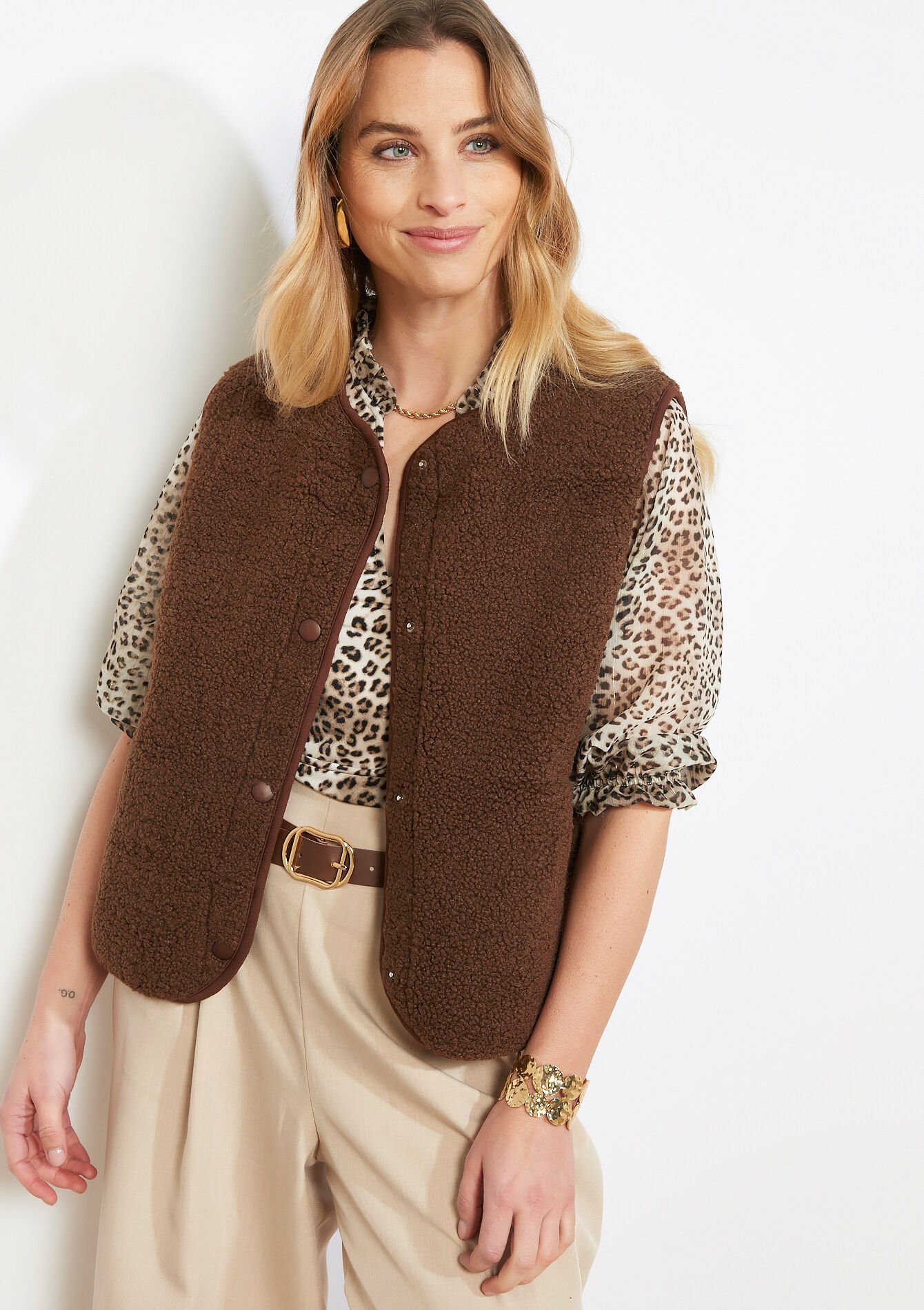 Mouwloos vest met textuur - BROWN COFFEE - 09001527_3717