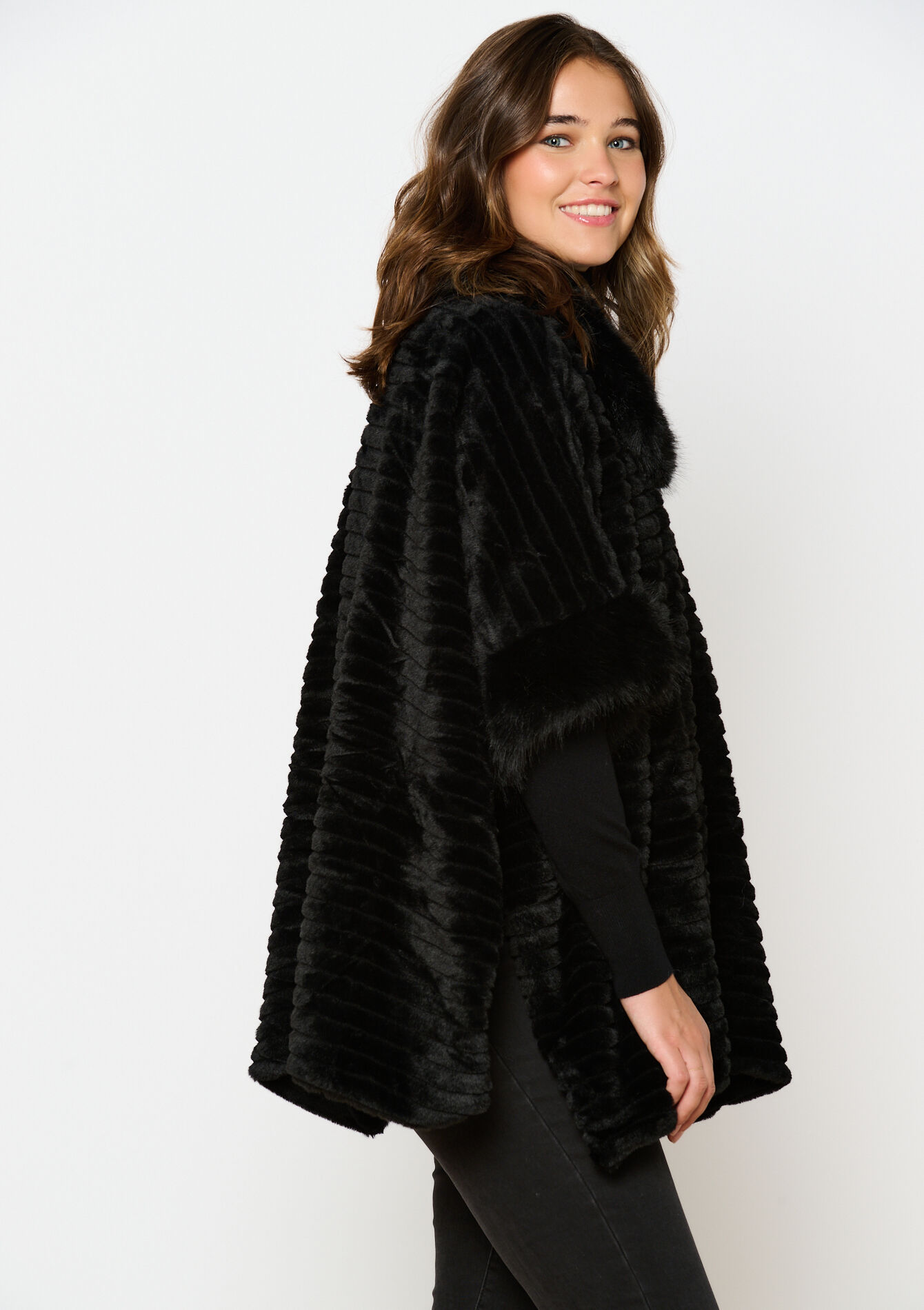 Fluffy poncho met voering - BLACK - 17101154_1119