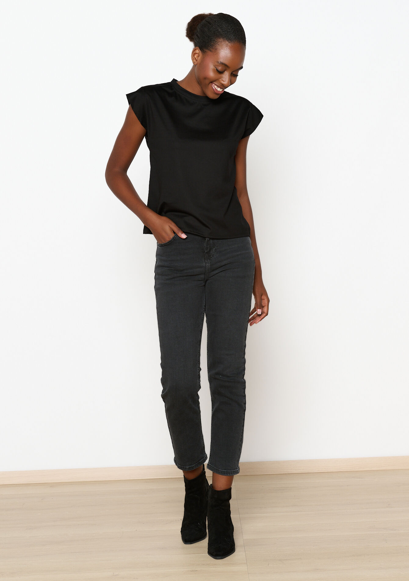 Short-sleeved T-shirt, Short-sleeved T-shirt - BLACK - 02301683_1119