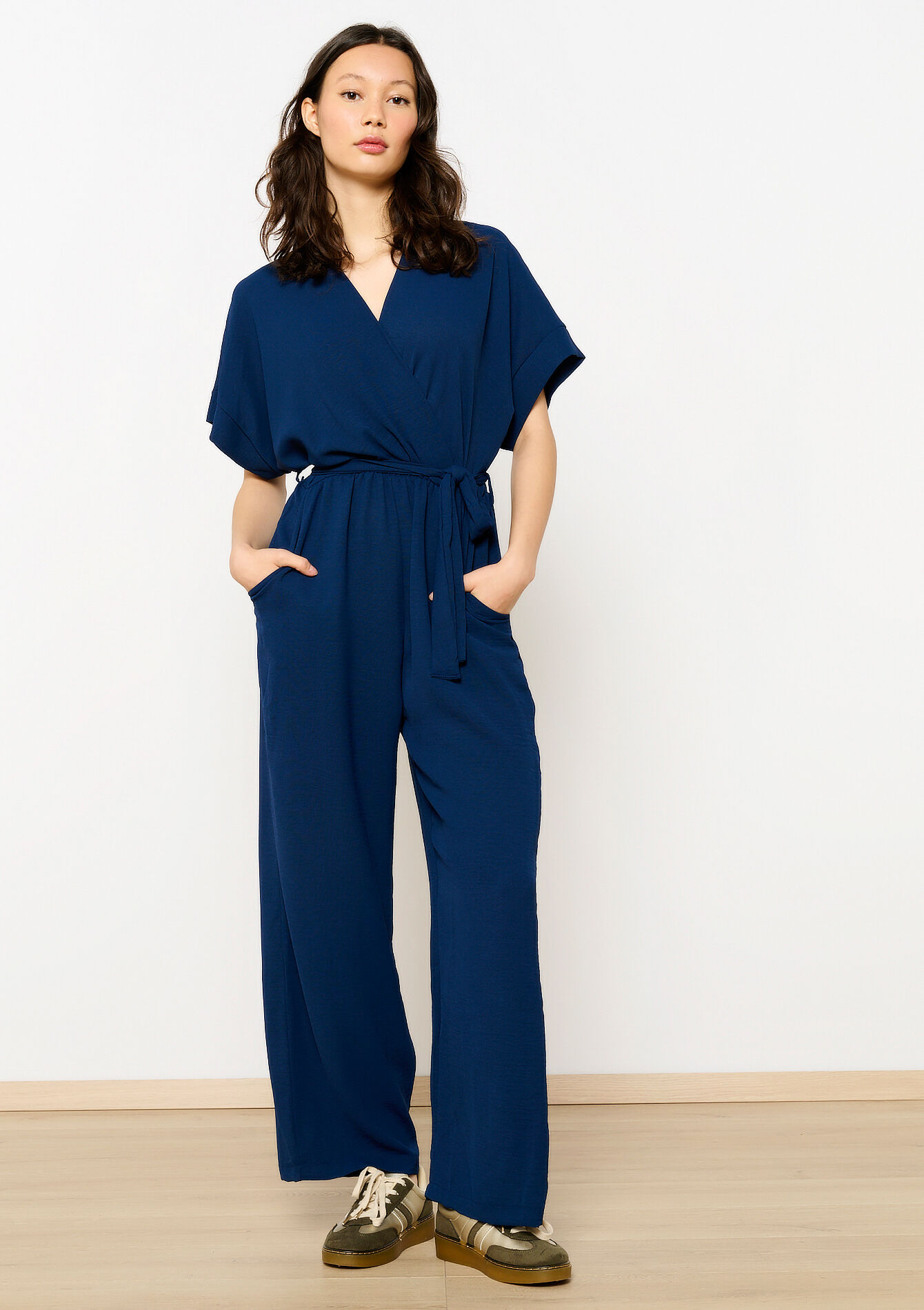 Vloeiende jumpsuit met ceintuur - NAVY BASIC - 06004613_2723