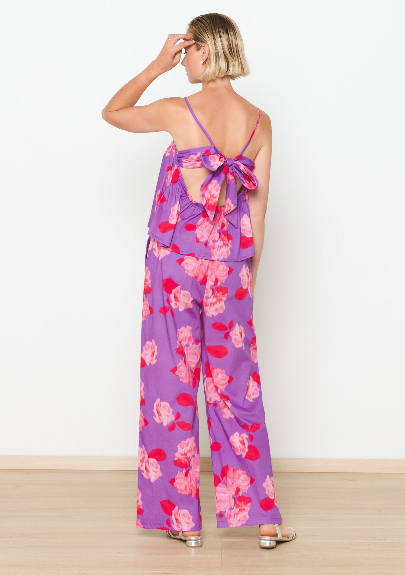 Trousers with floral print - PURPLE BLUSH - 06600860_2577