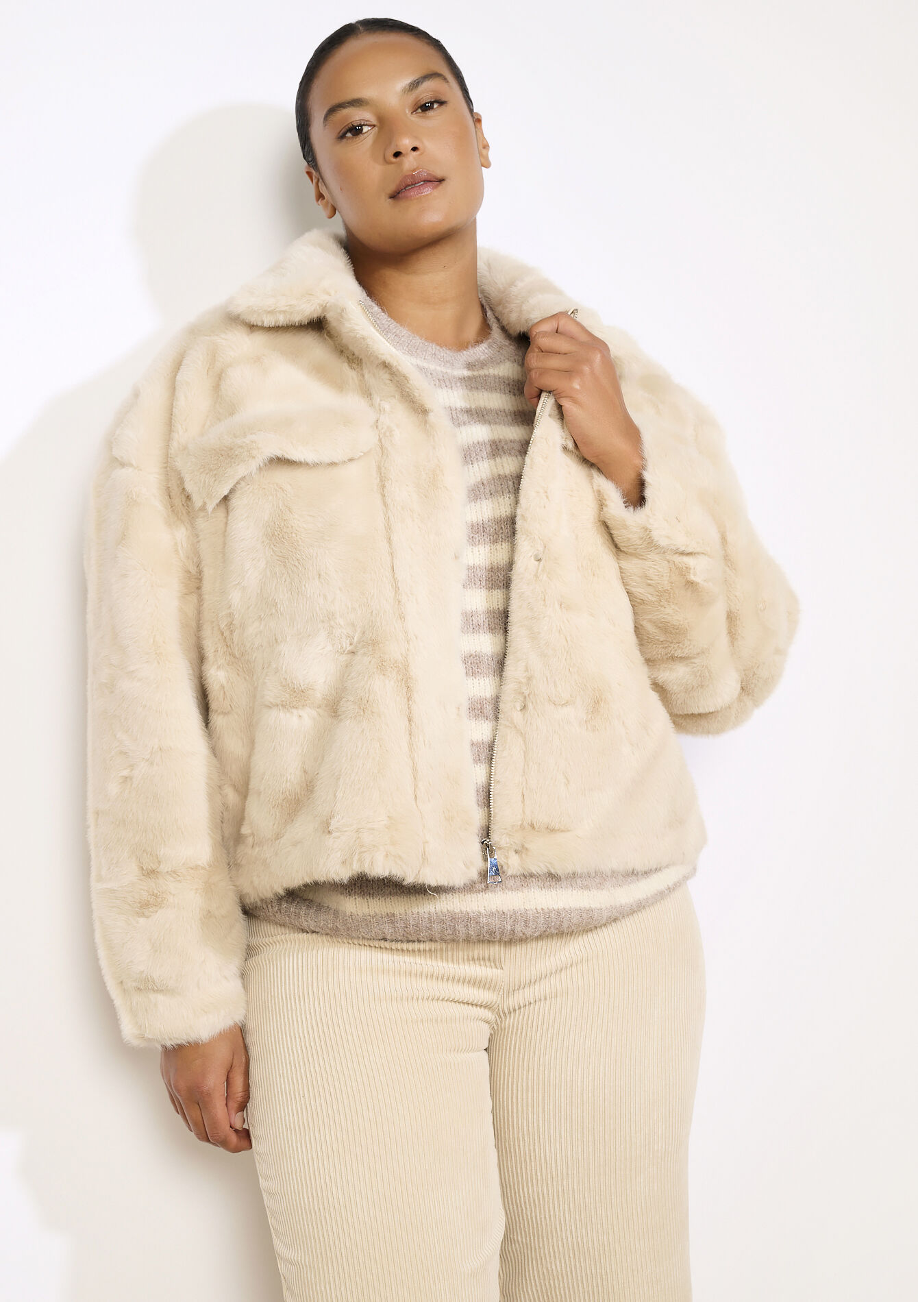 Veste courte en fausse fourrure, Veste courte en fausse fourrure - LT BEIGE - 23000780_2527