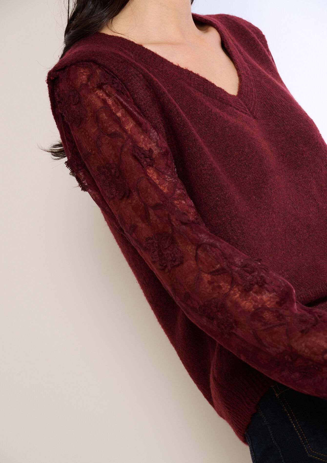V-neck pullover with lace sleeves - BORDEAU WINE - 04006976_1467