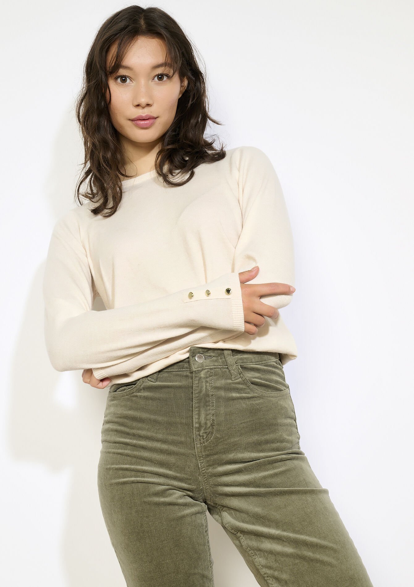 Fijngebreide trui met knopen, Fijngebreide trui met knopen, , back