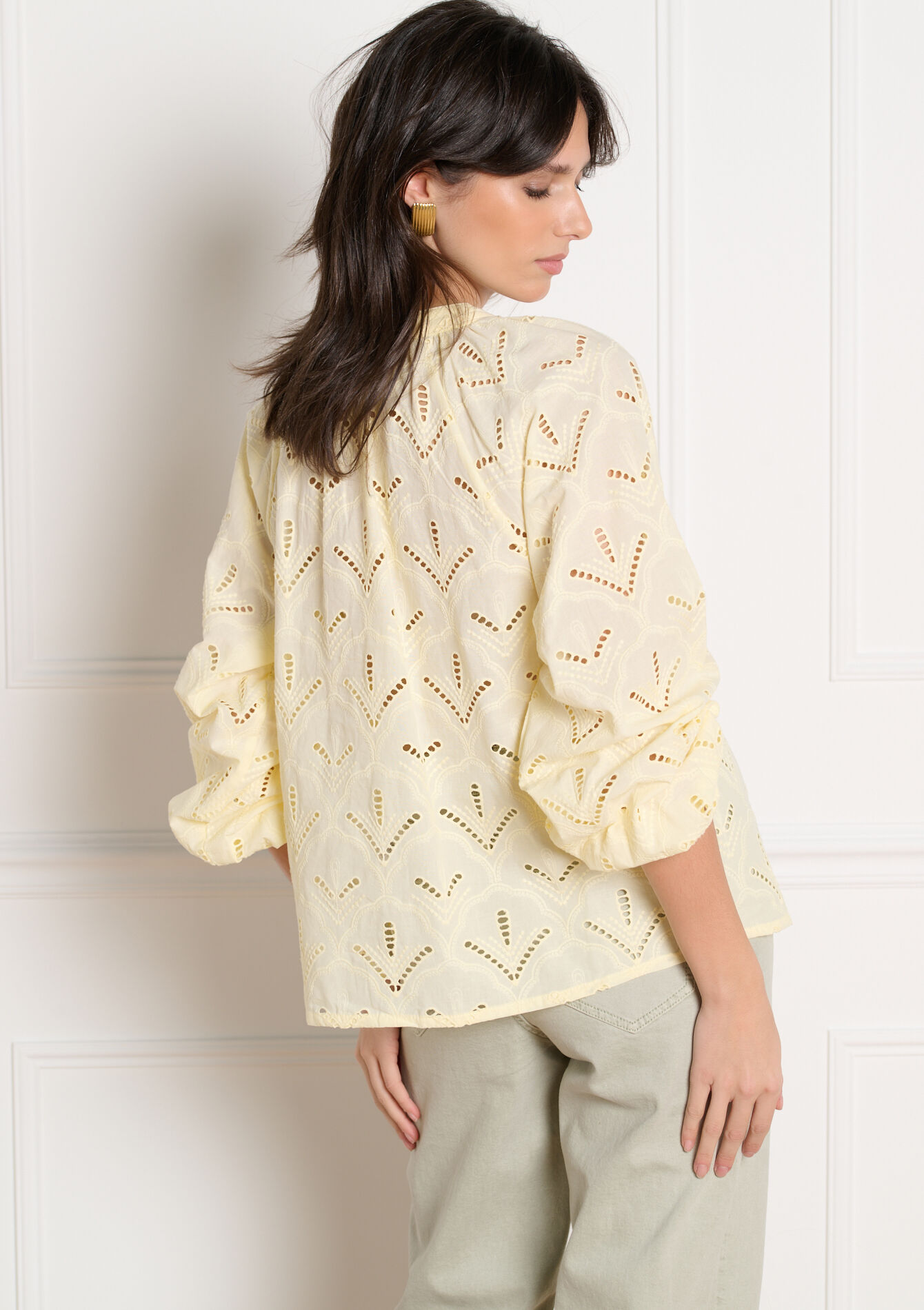 Luchtige blouse met ajourdetails - YELLOW PASTEL - 05702959_5004