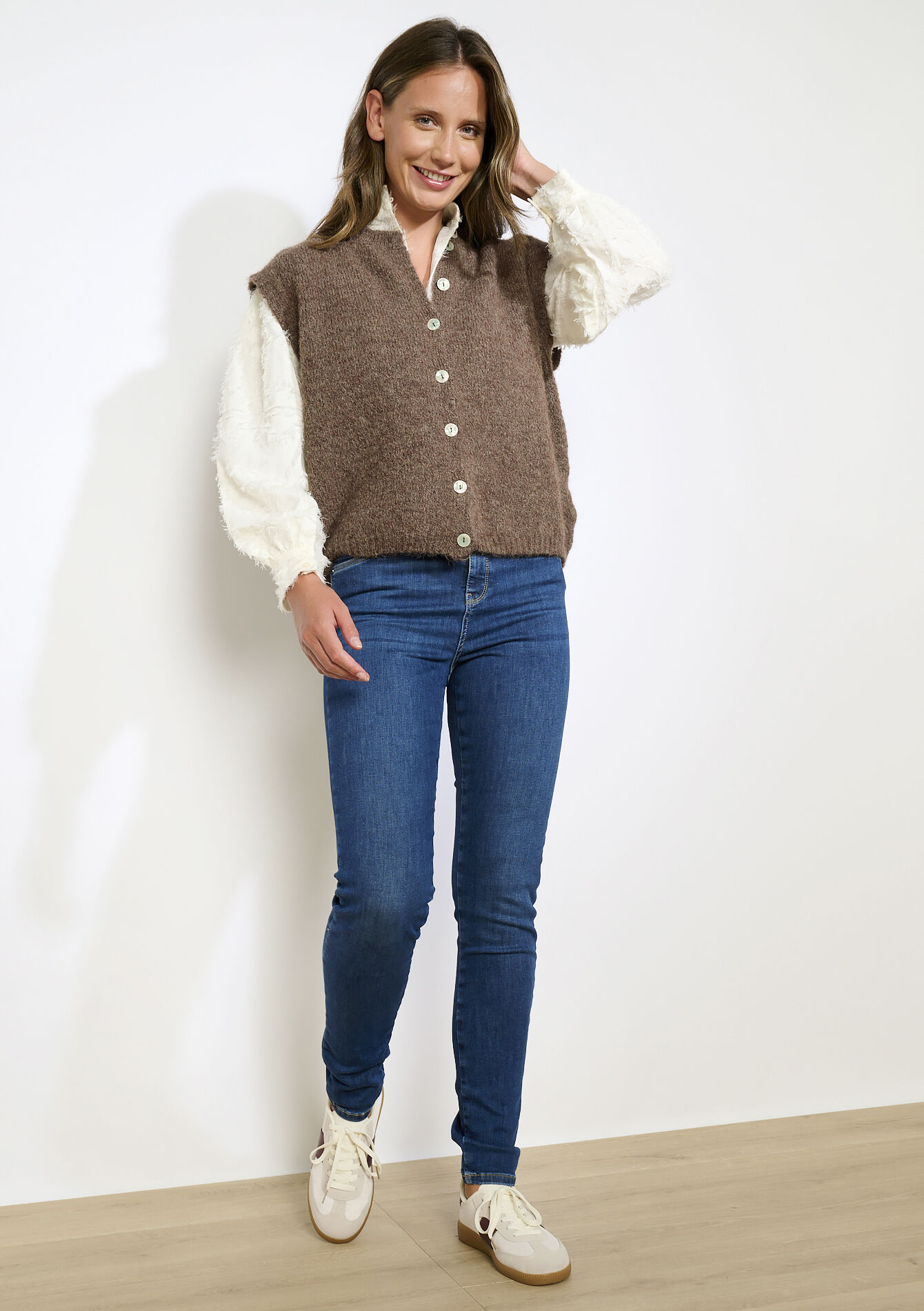 Gilet sans manches boutonné, Gilet sans manches boutonné - BROWN DARK CHOCOLATE - 04101362_3720