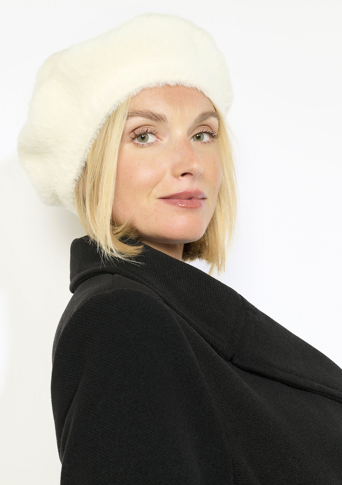 Béret en maille poilue, , front