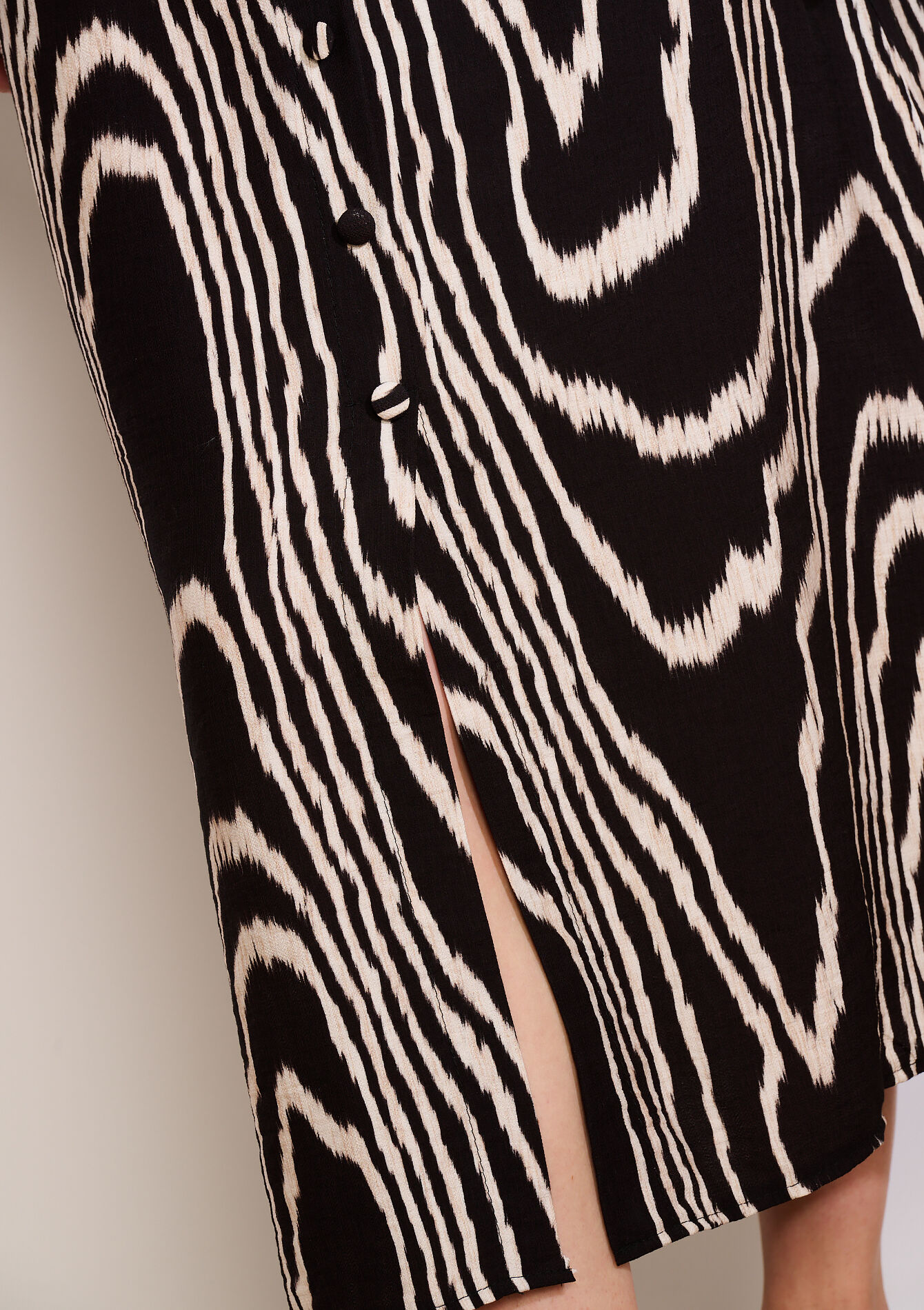 Buttoned printed midi skirt - BLACK - 07101403_1119