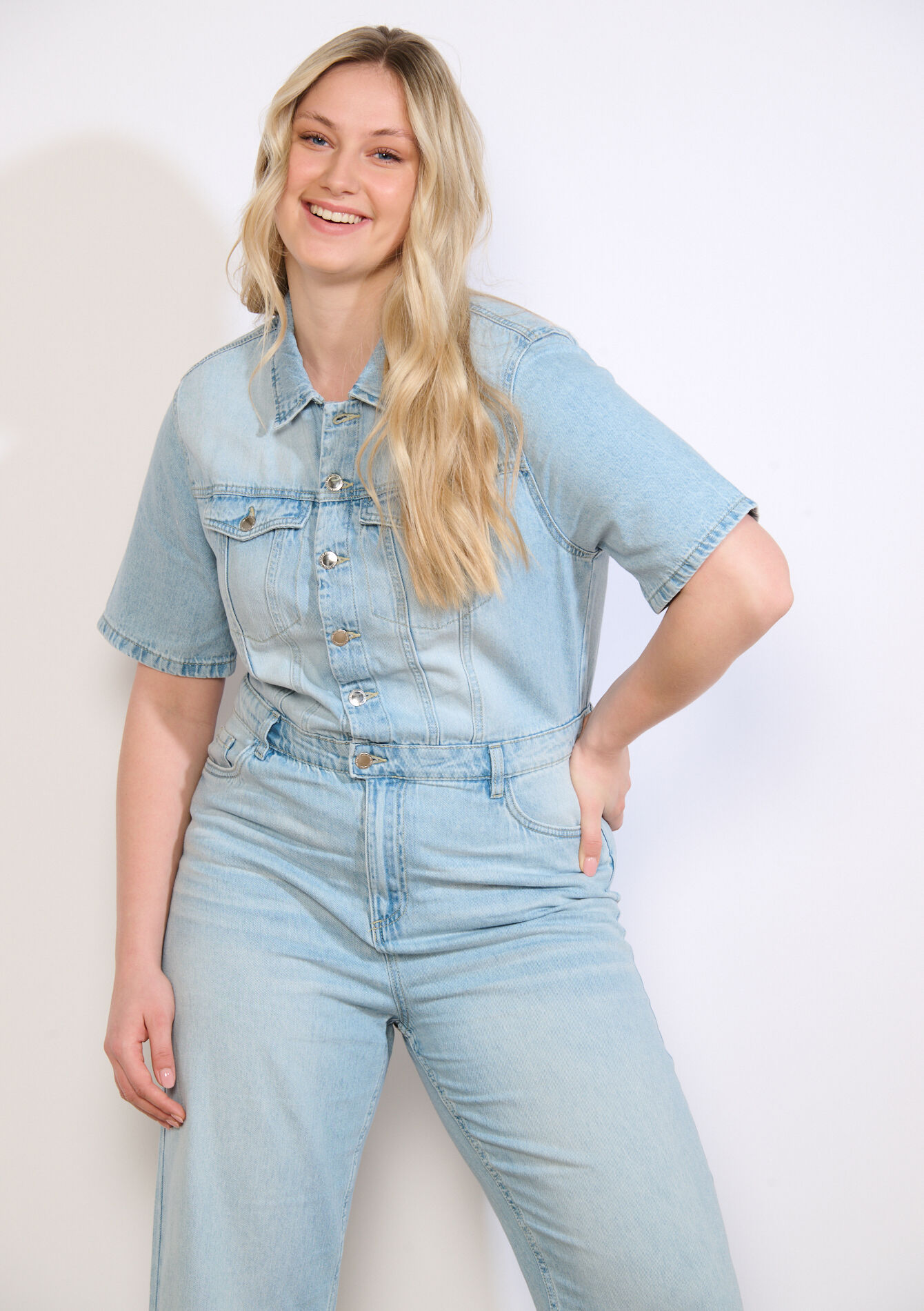 Denim jumpsuit in lichte wassing - BLUE BLEACHED - 22000637_0502