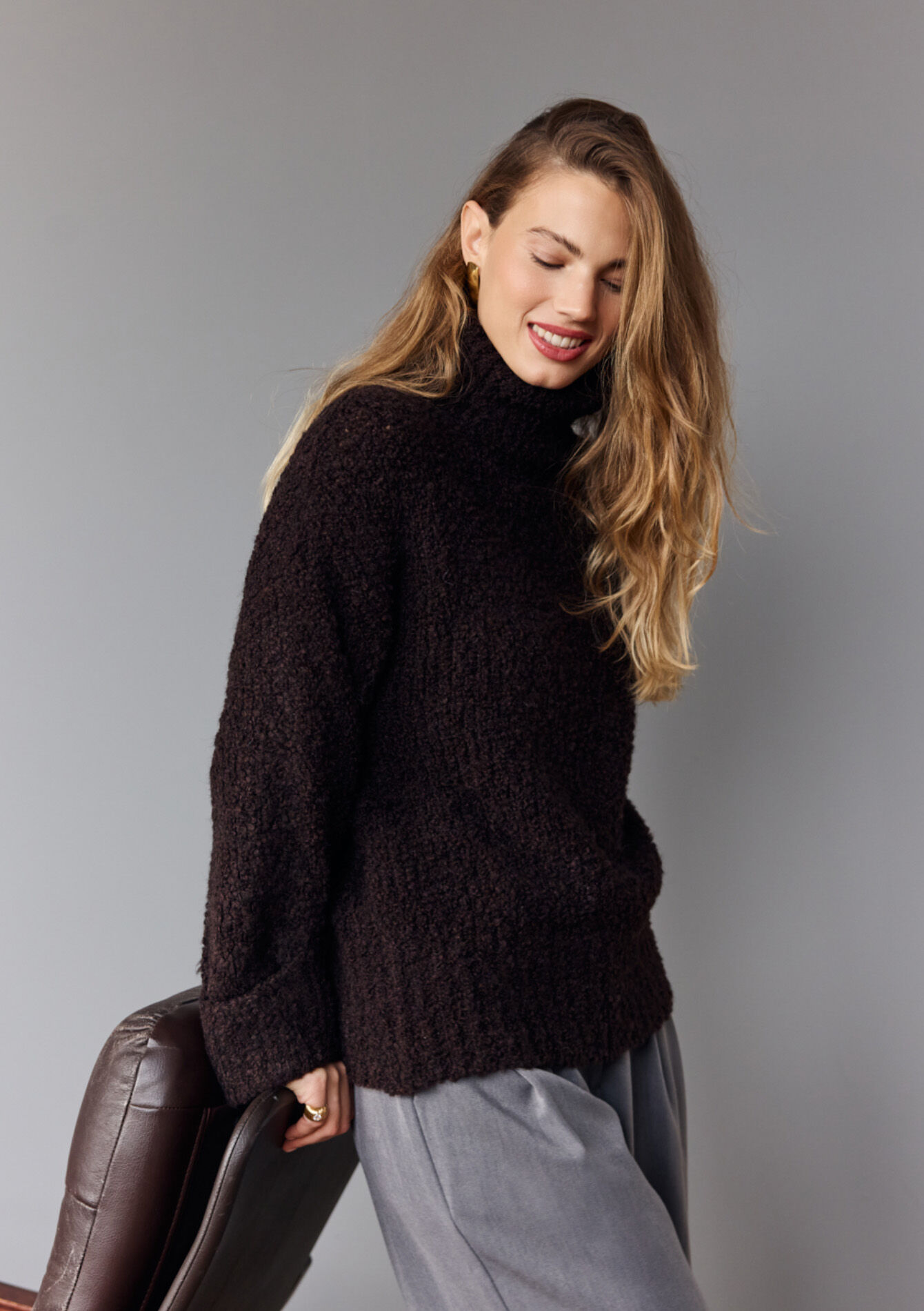 Textured turtleneck sweater - BROWN DARK CHOCOLATE - 04101418_3720