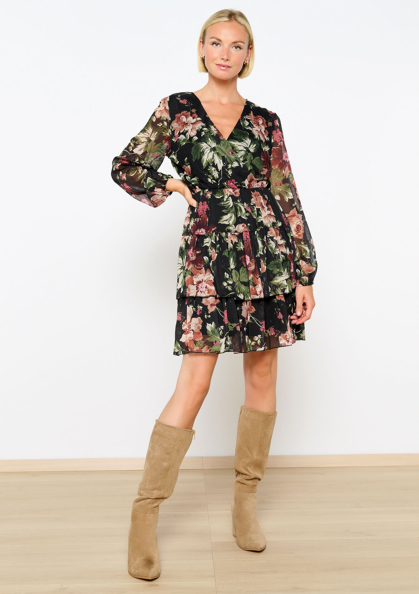 Korte jurk met bloemenprint - BLACK - 08103851_1119