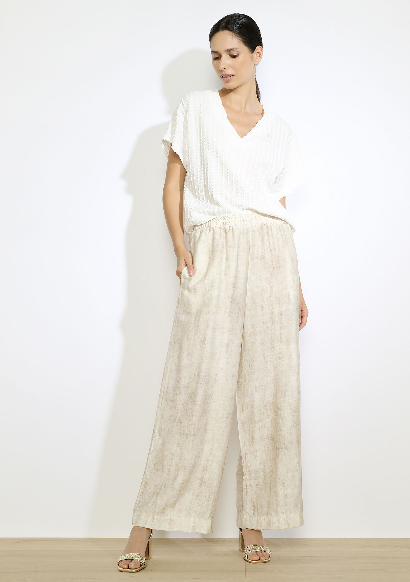 Textured V-neck top - OPTICAL WHITE - 02301876