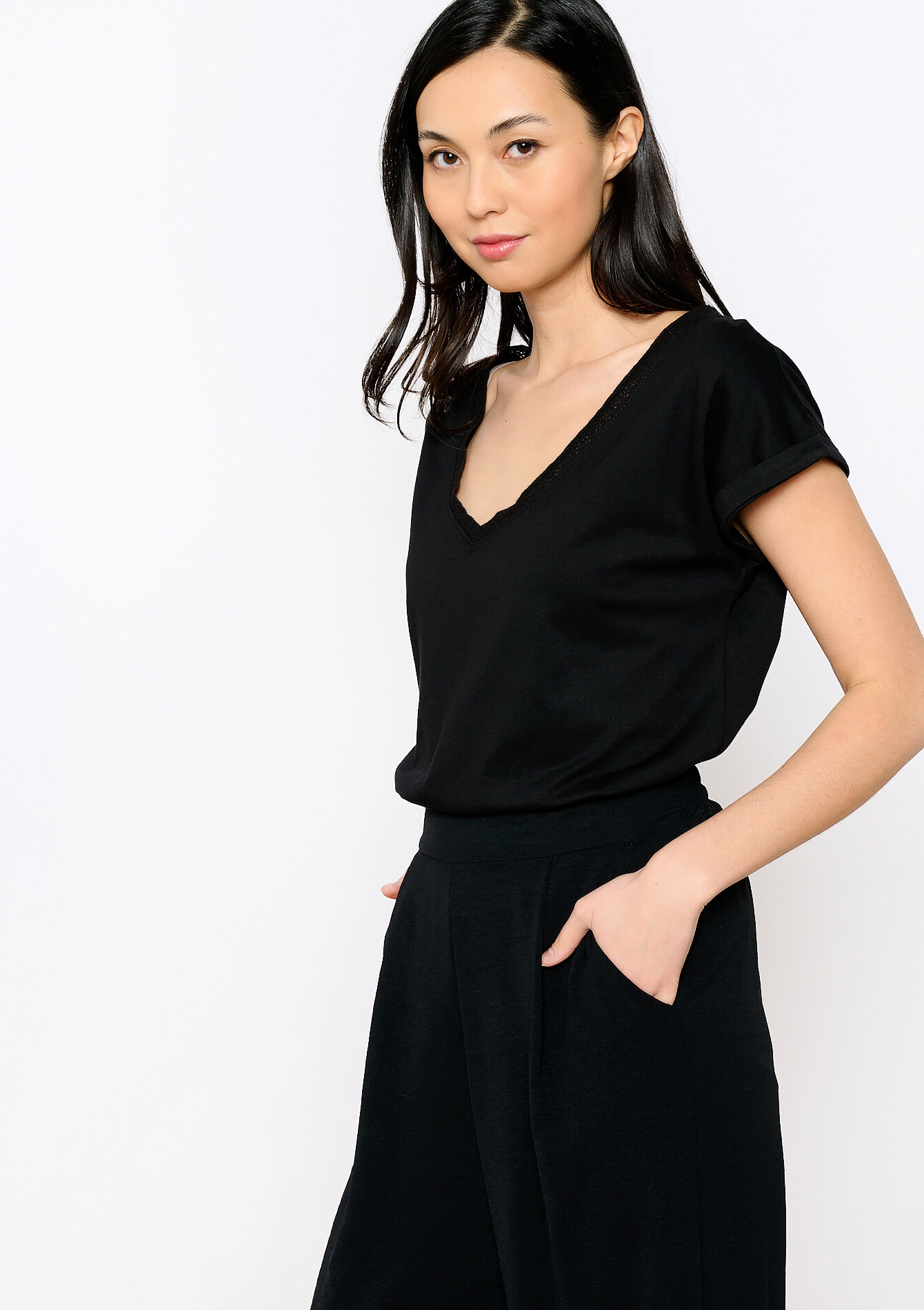 Basic T-shirt with V-neck, Basic T-shirt with V-neck - BLACK - 02301518_1119